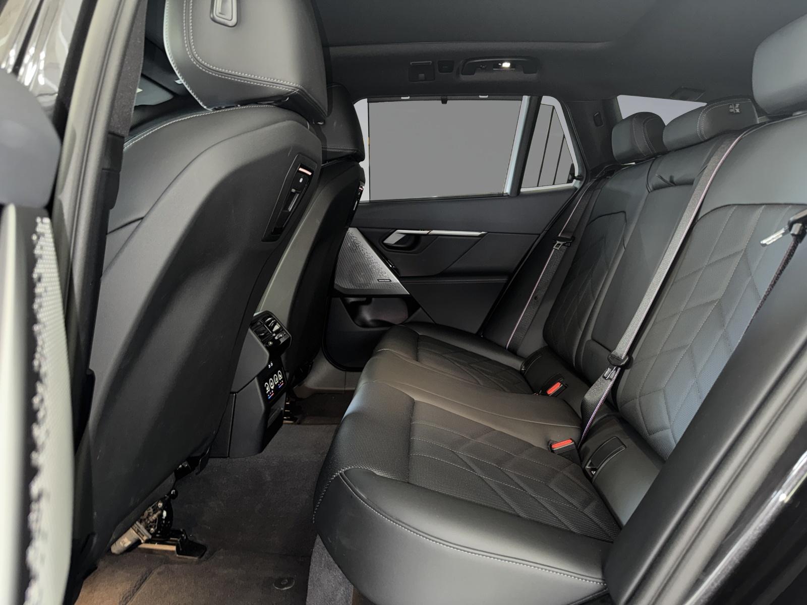 BMW 520d xDrive Touring-image-8