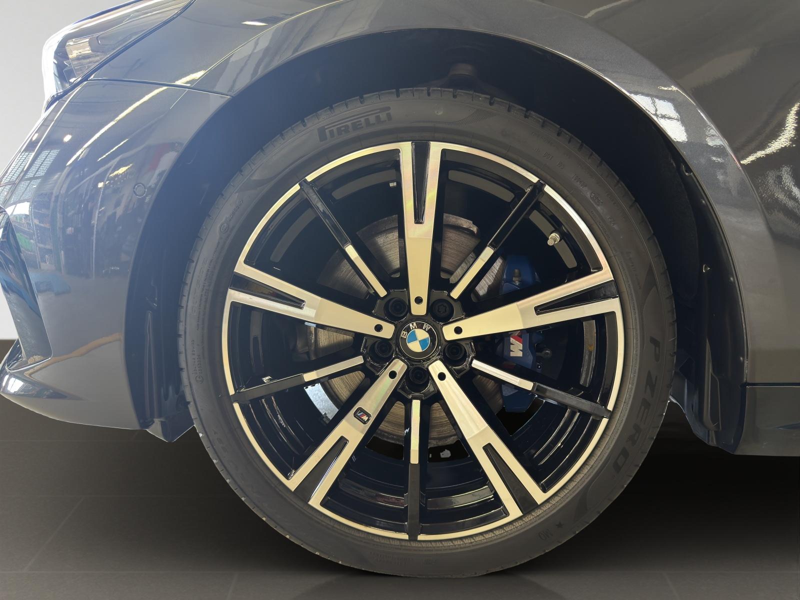 BMW 520d xDrive Touring-showroom-element-3