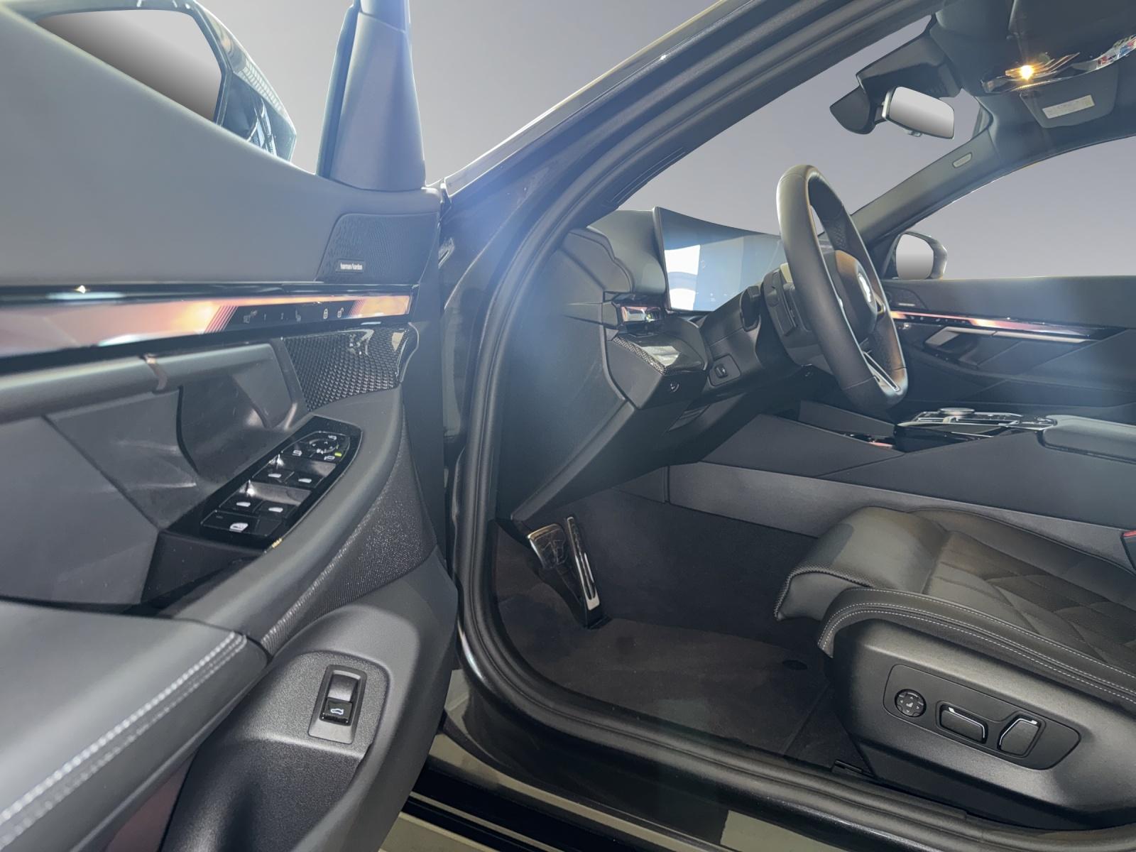 BMW 520d xDrive Touring-image-4