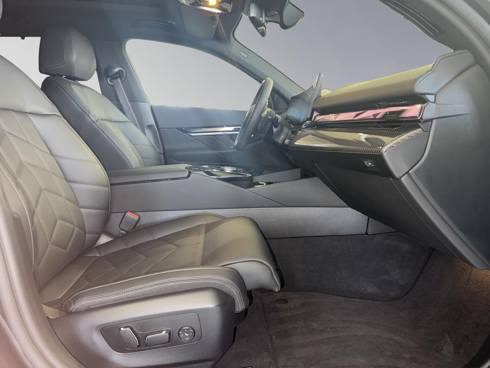 BMW 520d xDrive Touring-image-19