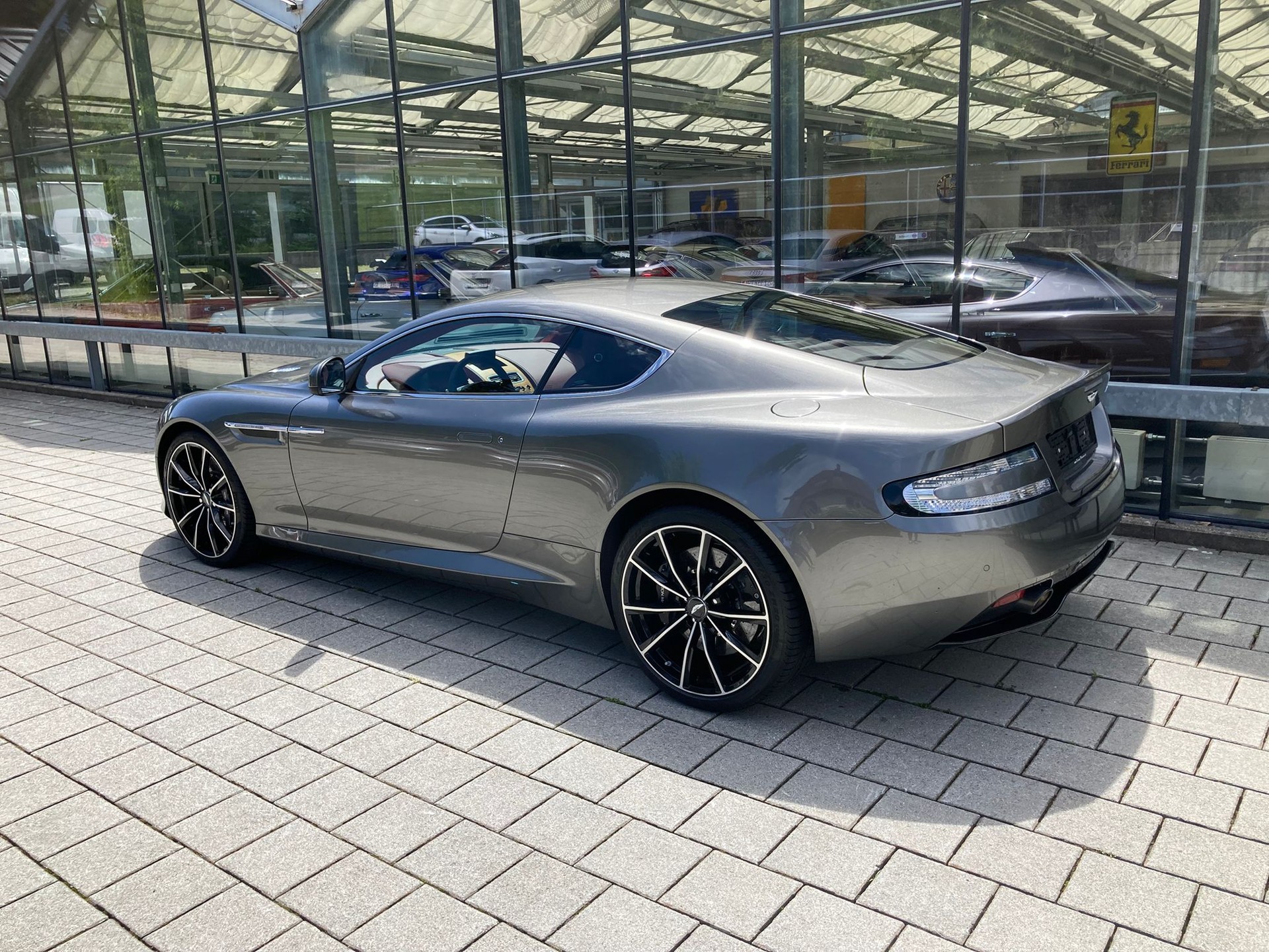 ASTON MARTIN DB9 GT Touchtronic 2-showroom-element-2