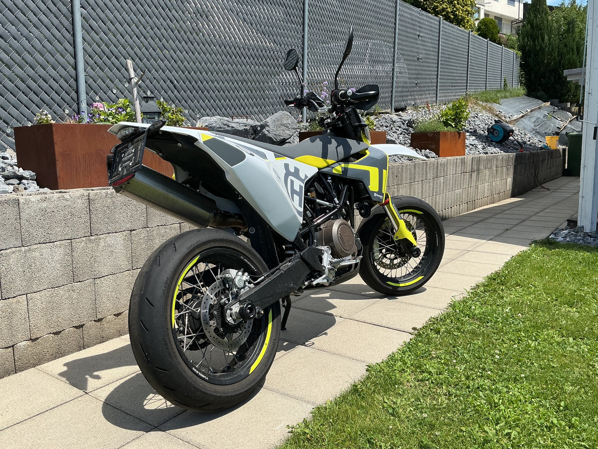 HUSQVARNA 701 Supermoto-image-1