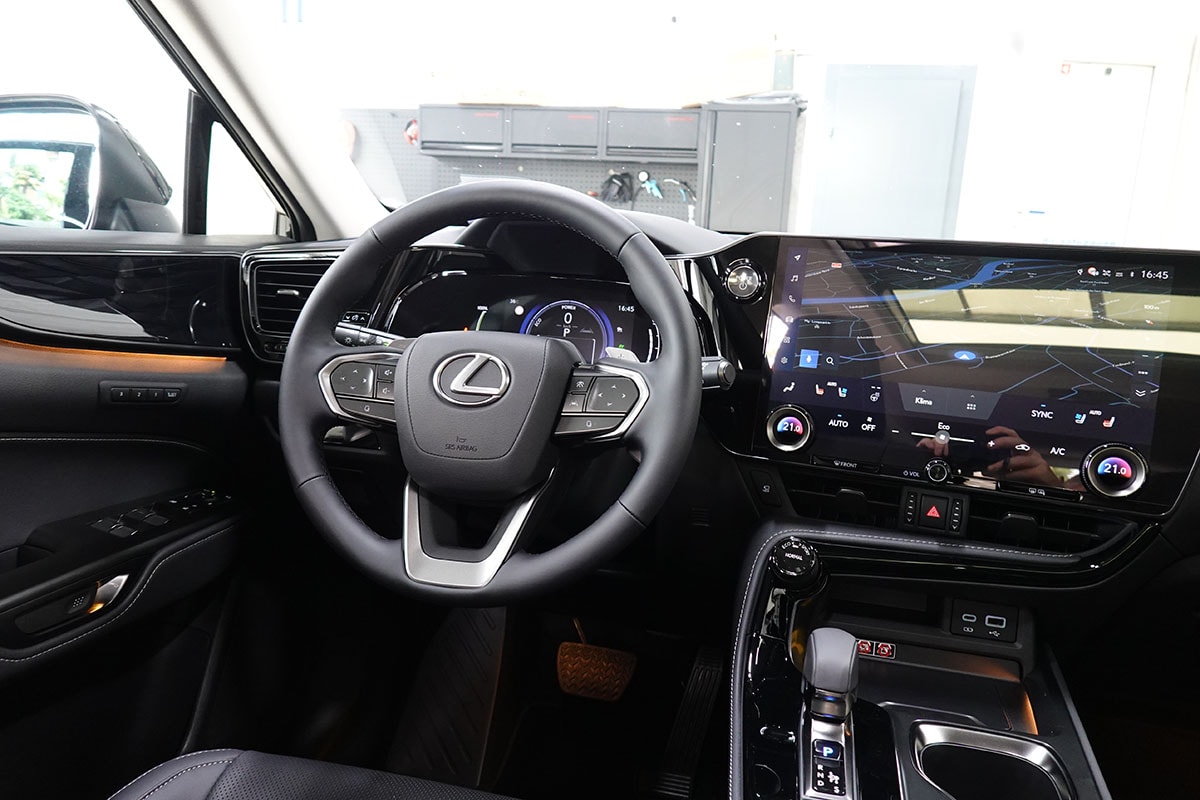 LEXUS NX 450h+ E-FOUR Comfort Pack Interieur, Panorama-image-7