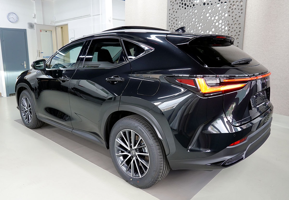 LEXUS NX 450h+ E-FOUR Comfort Pack Interieur, Panorama-showroom-element-2