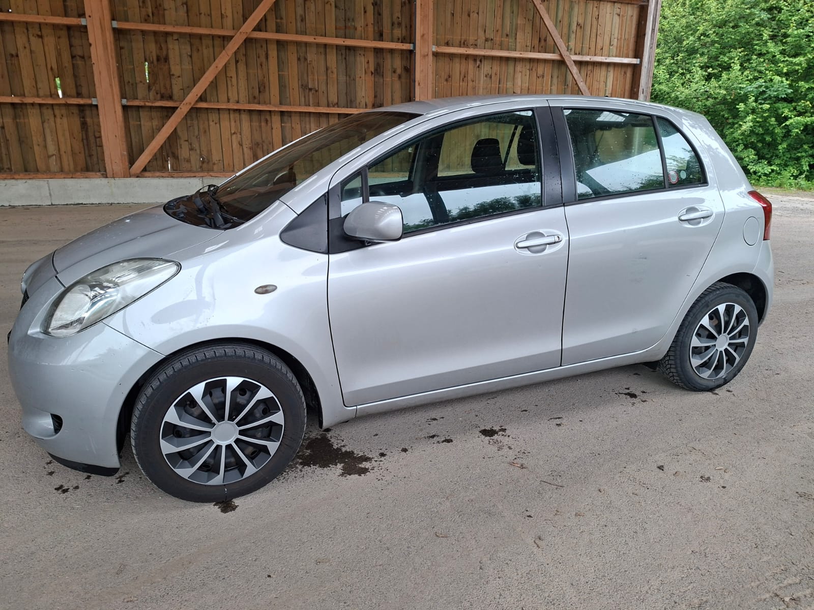 TOYOTA Yaris 1.3 Linea Sol-image-12