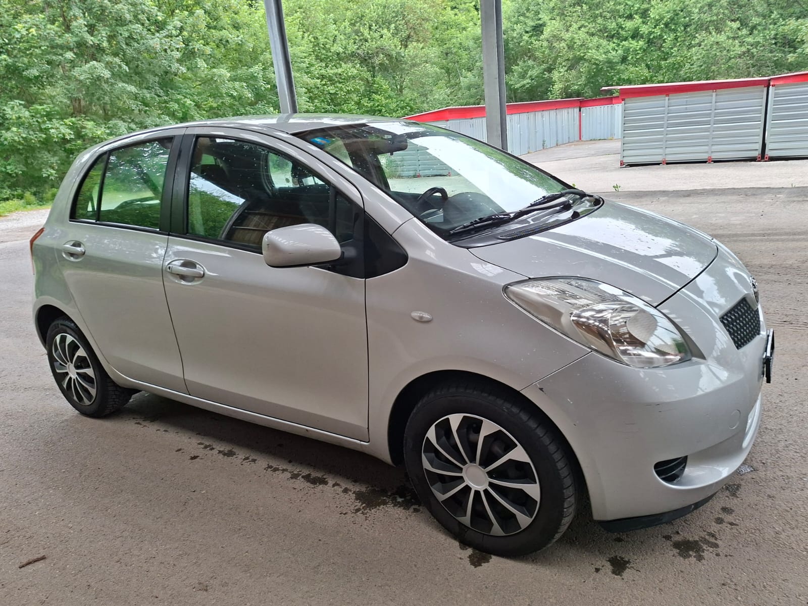 TOYOTA Yaris 1.3 Linea Sol-showroom-element-1