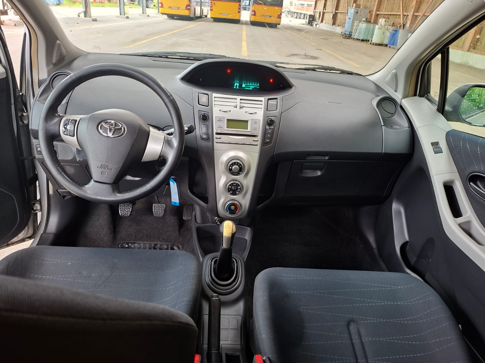 TOYOTA Yaris 1.3 Linea Sol-image-14