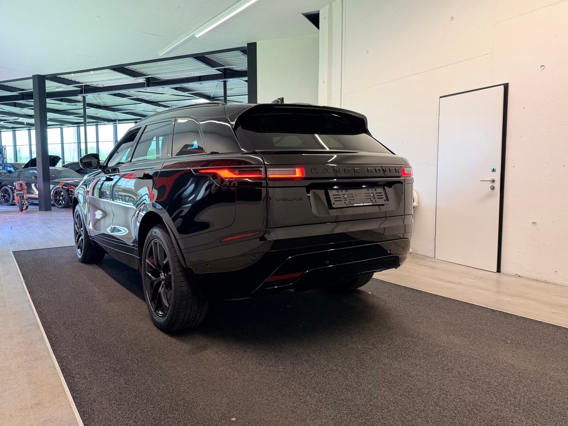 LAND ROVER Range Rover Velar Dynamic SE P 400 Automatic-image-6