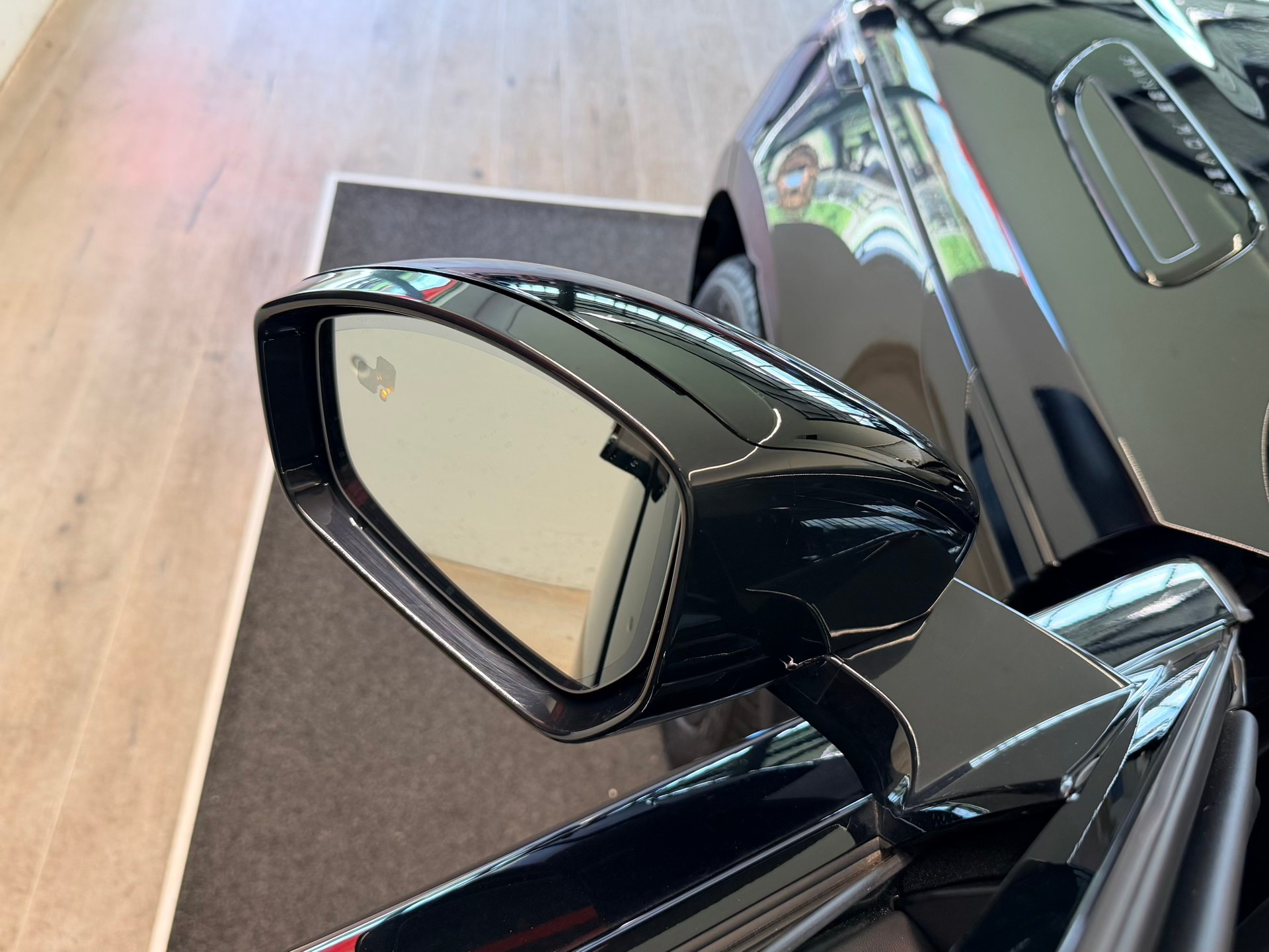 LAND ROVER Range Rover Velar Dynamic SE P 400 Automatic-image-13