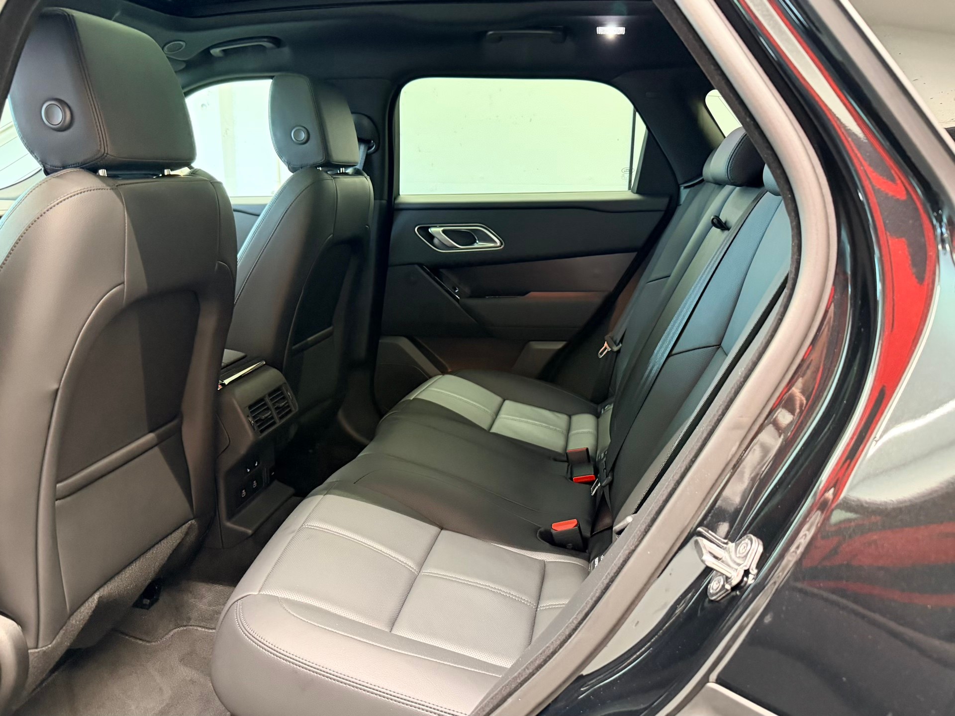 LAND ROVER Range Rover Velar Dynamic SE P 400 Automatic-image-16