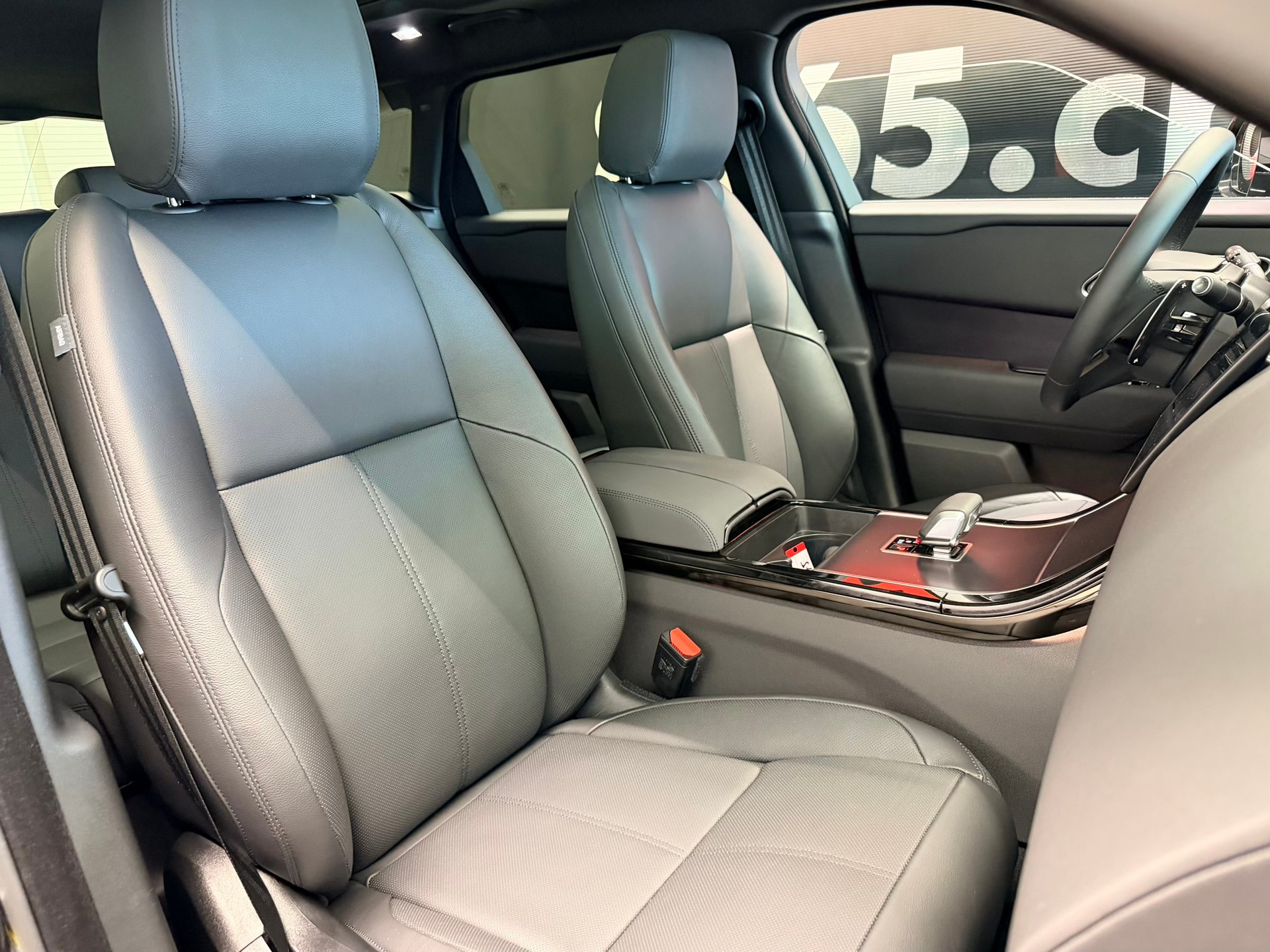 LAND ROVER Range Rover Velar Dynamic SE P 400 Automatic-image-22
