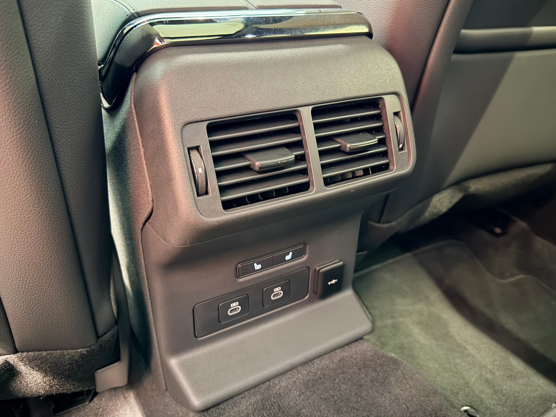 LAND ROVER Range Rover Velar Dynamic SE P 400 Automatic-image-18