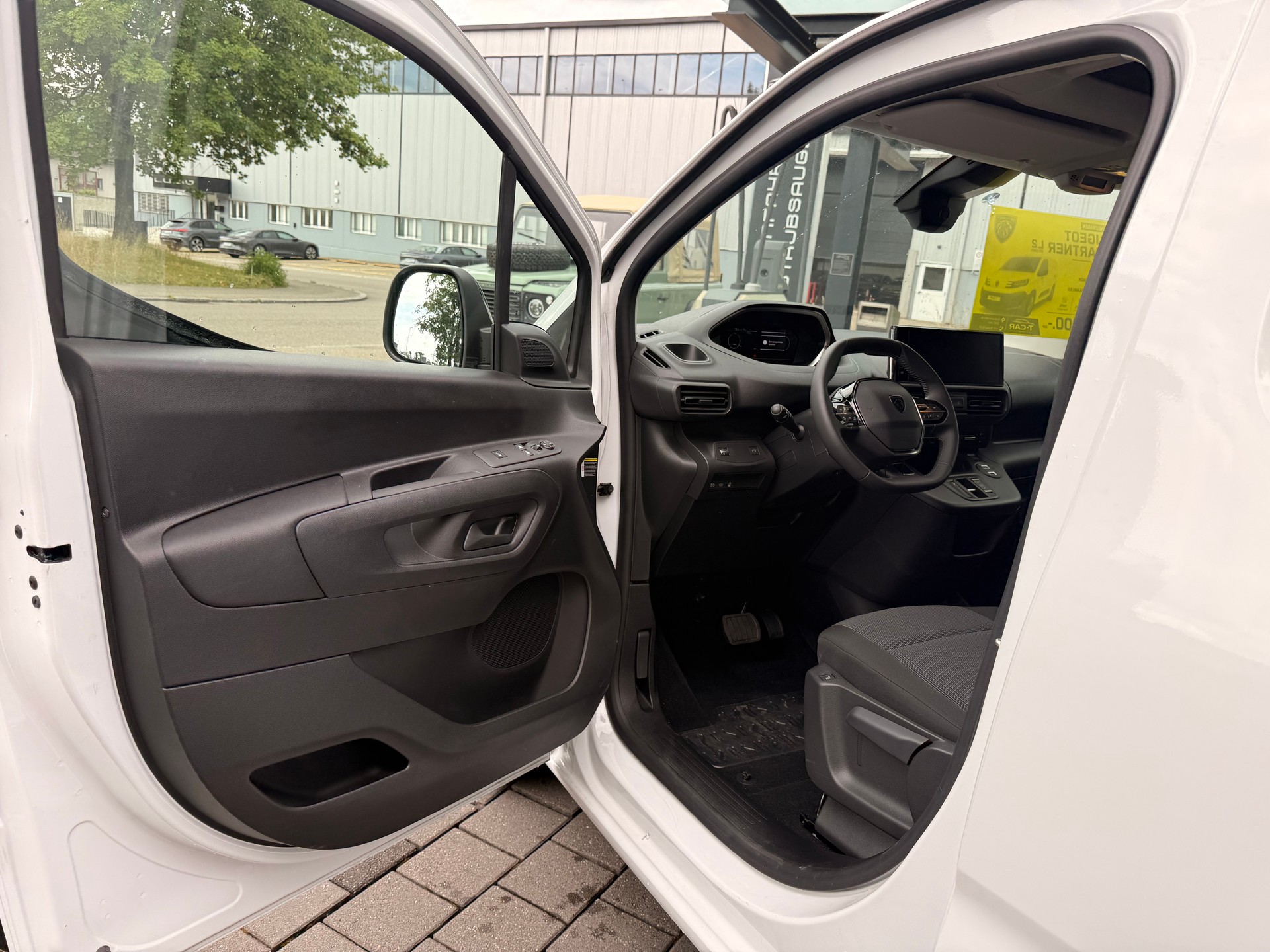 PEUGEOT Kasten Lang 50kWh-image-11