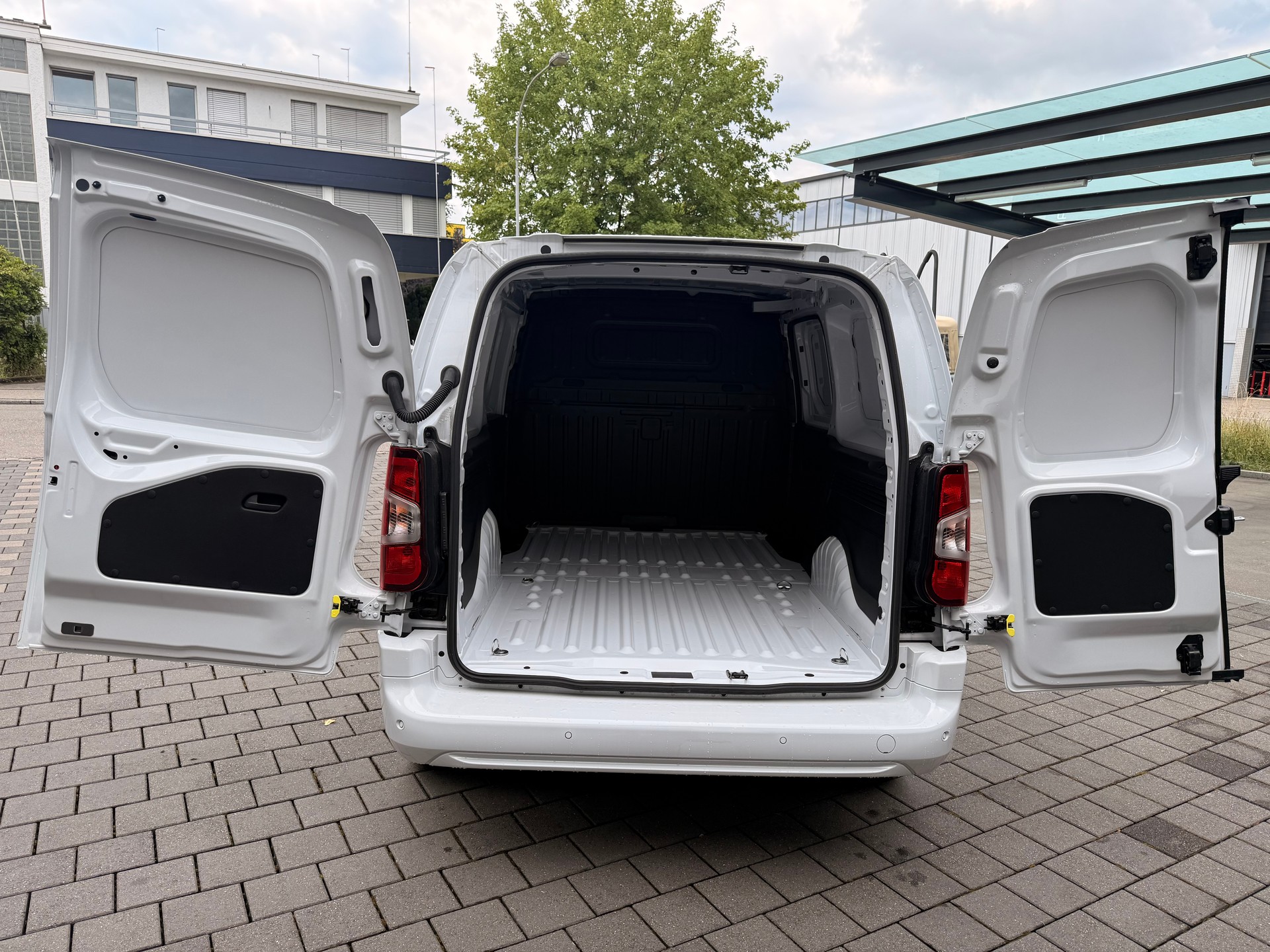 PEUGEOT Kasten Lang 50kWh-image-10