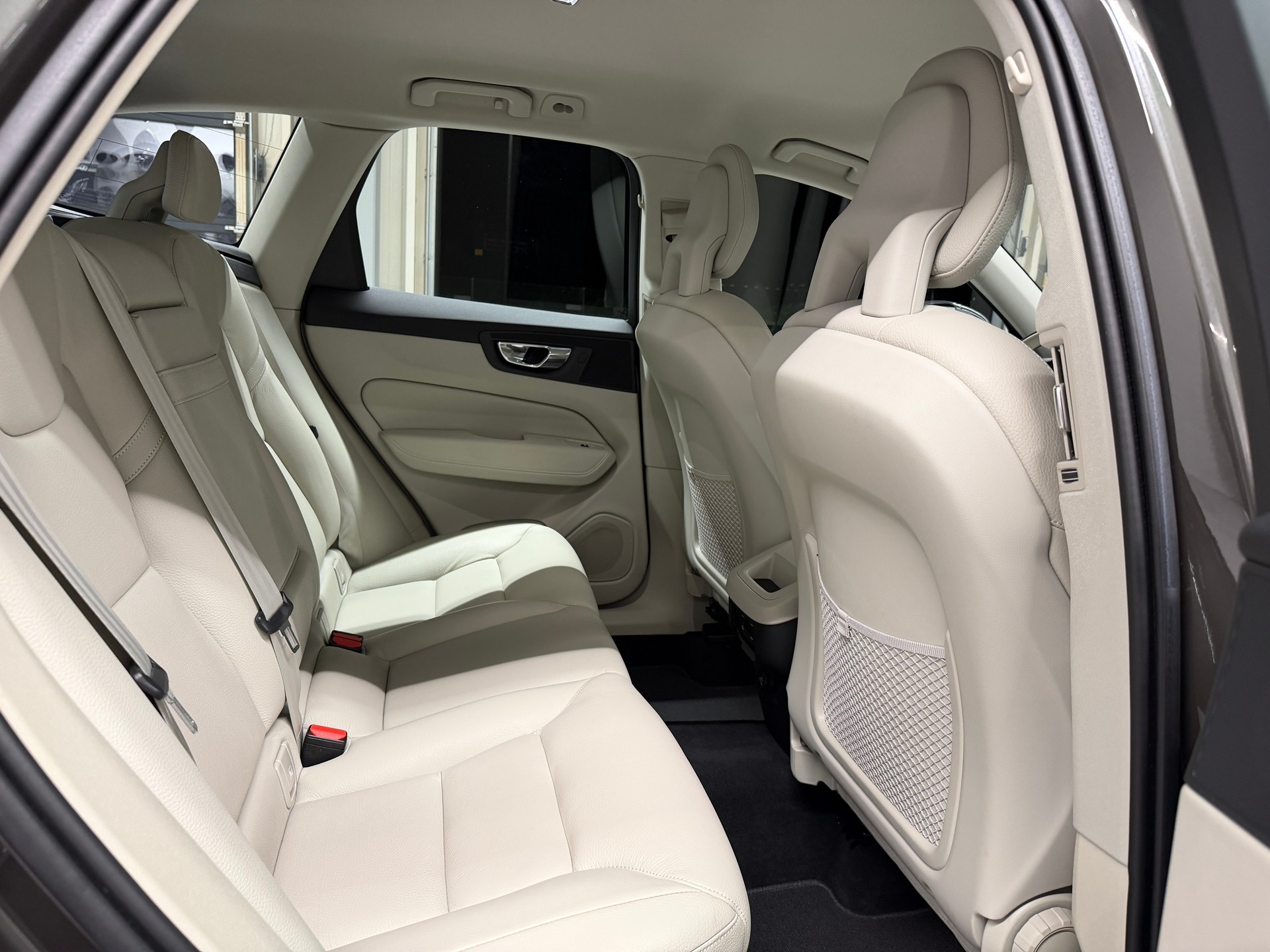 VOLVO XC60 2.0 D5 Inscription AWD-image-19