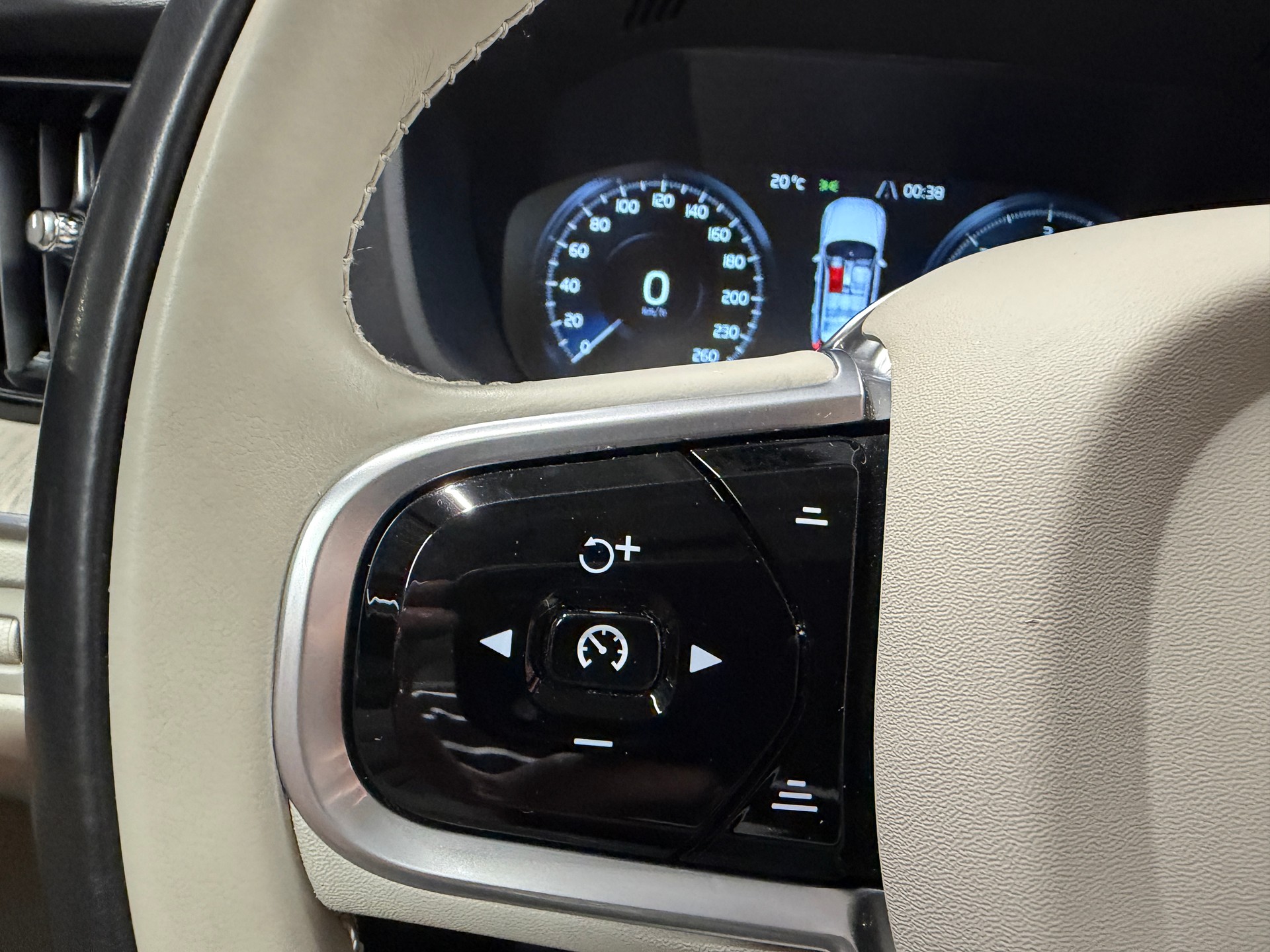 VOLVO XC60 2.0 D5 Inscription AWD-image-21