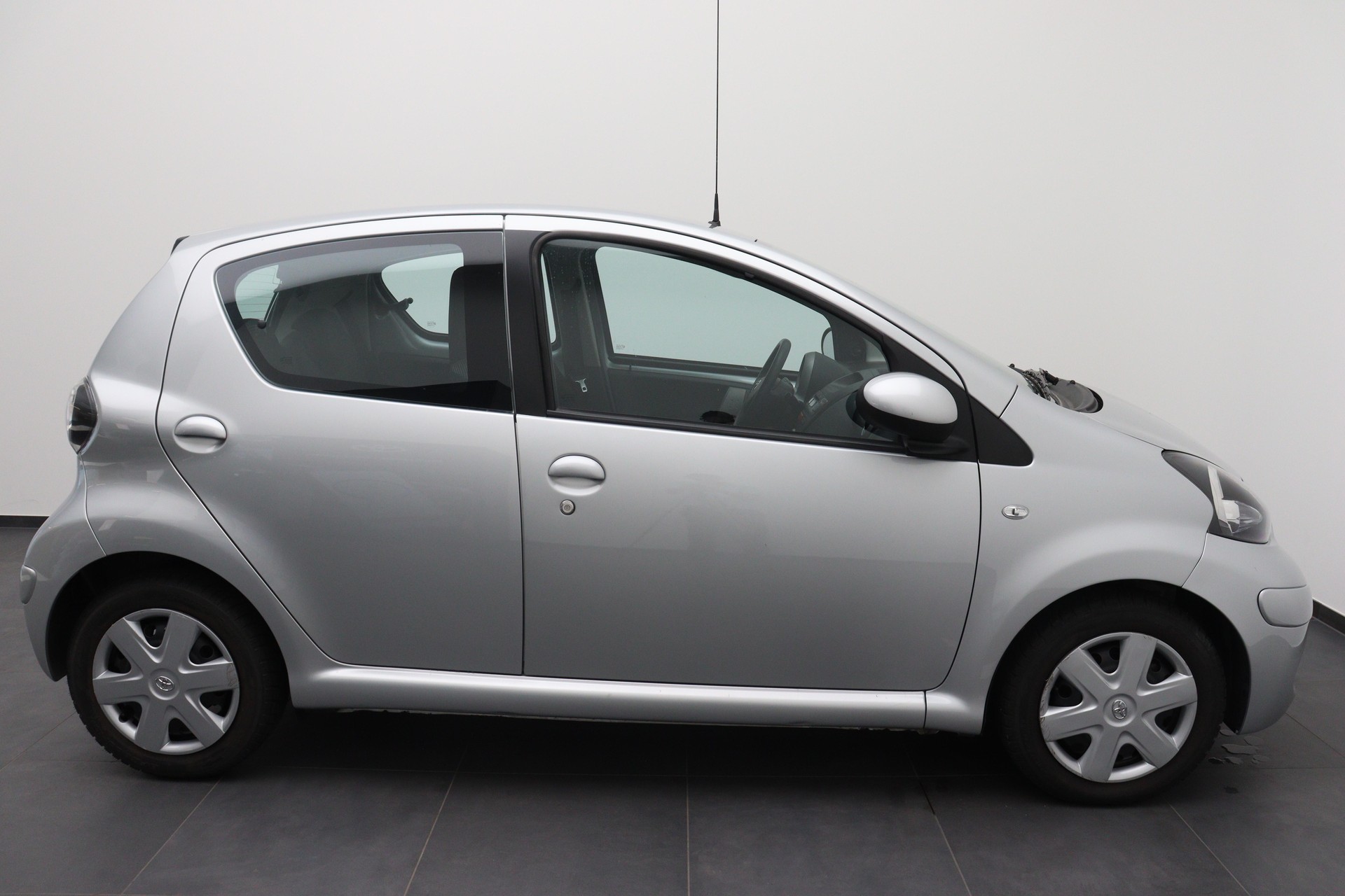 TOYOTA Aygo 1.0 VVT-i Linea Luna-showroom-element-2