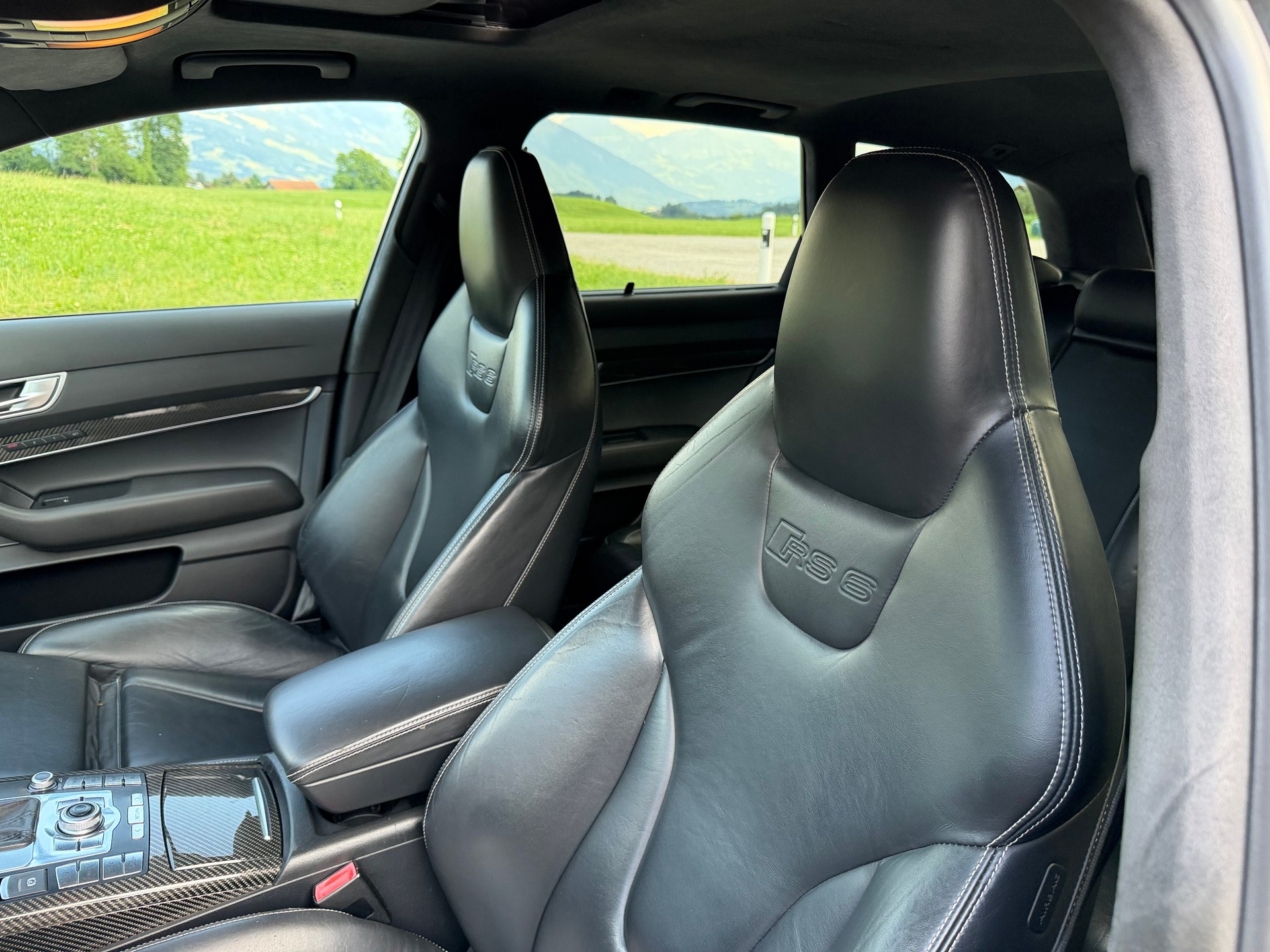 AUDI RS6 Avant 5.0 TFSI V10 quattro tiptronic-image-8