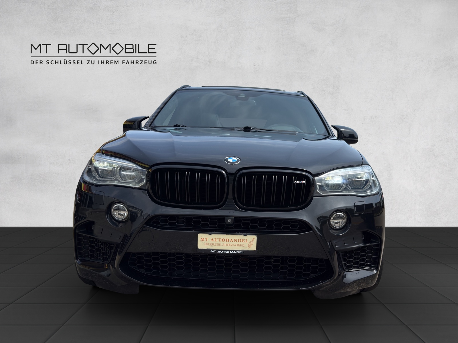BMW X5M Steptronic-showroom-element-1