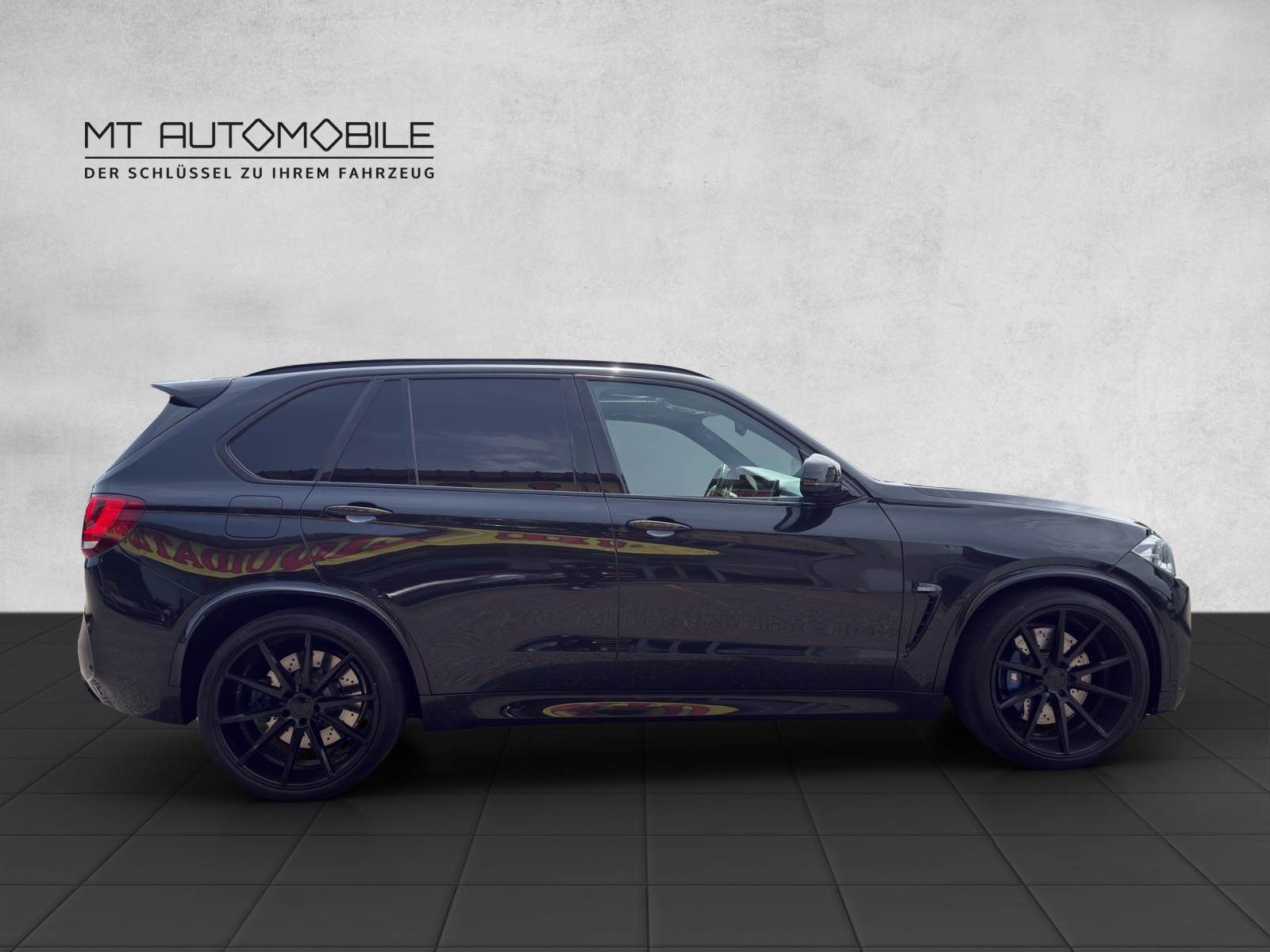 BMW X5M Steptronic-showroom-element-3
