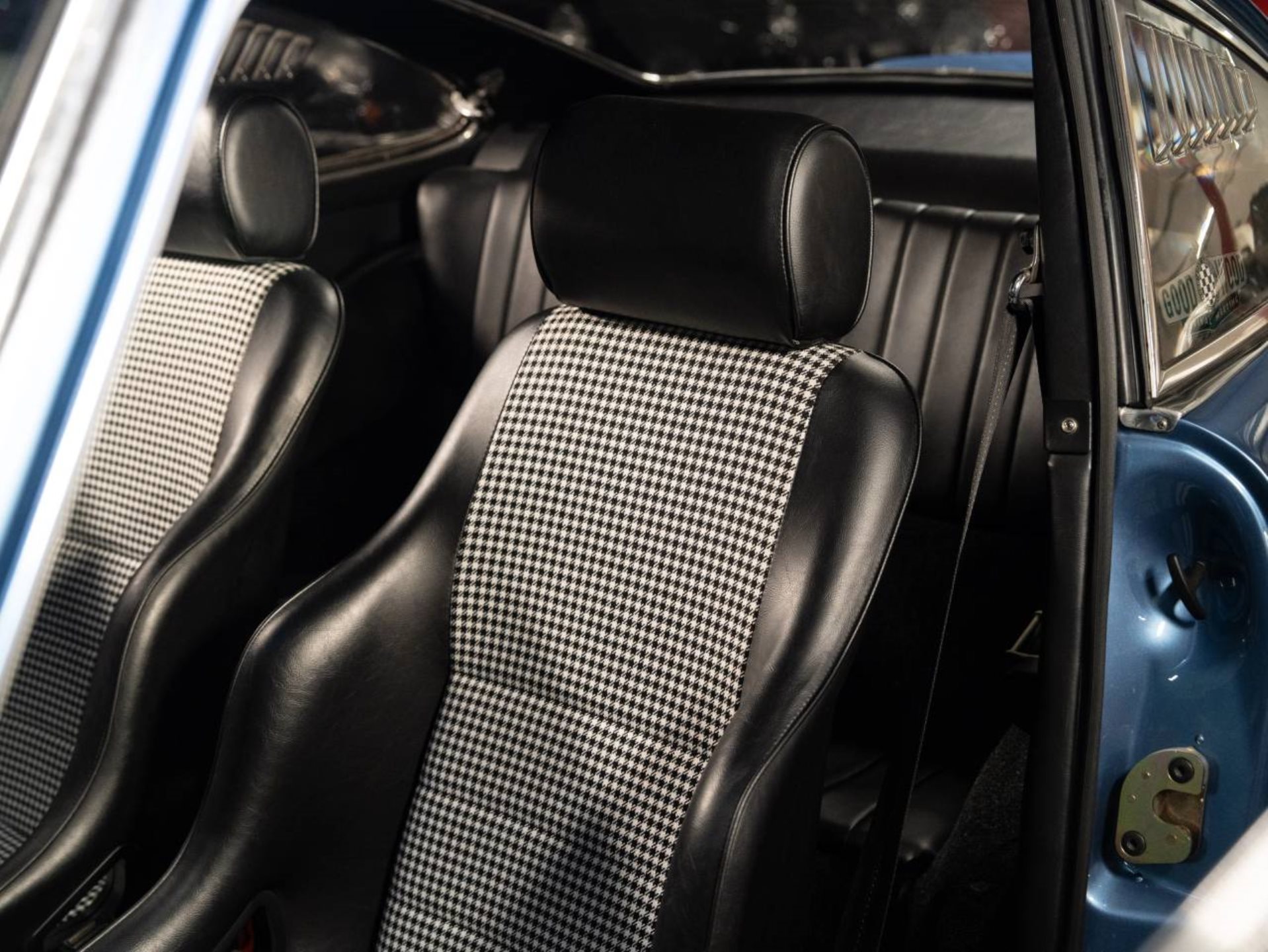 PORSCHE 911 T 2.4 Coupé-image-12
