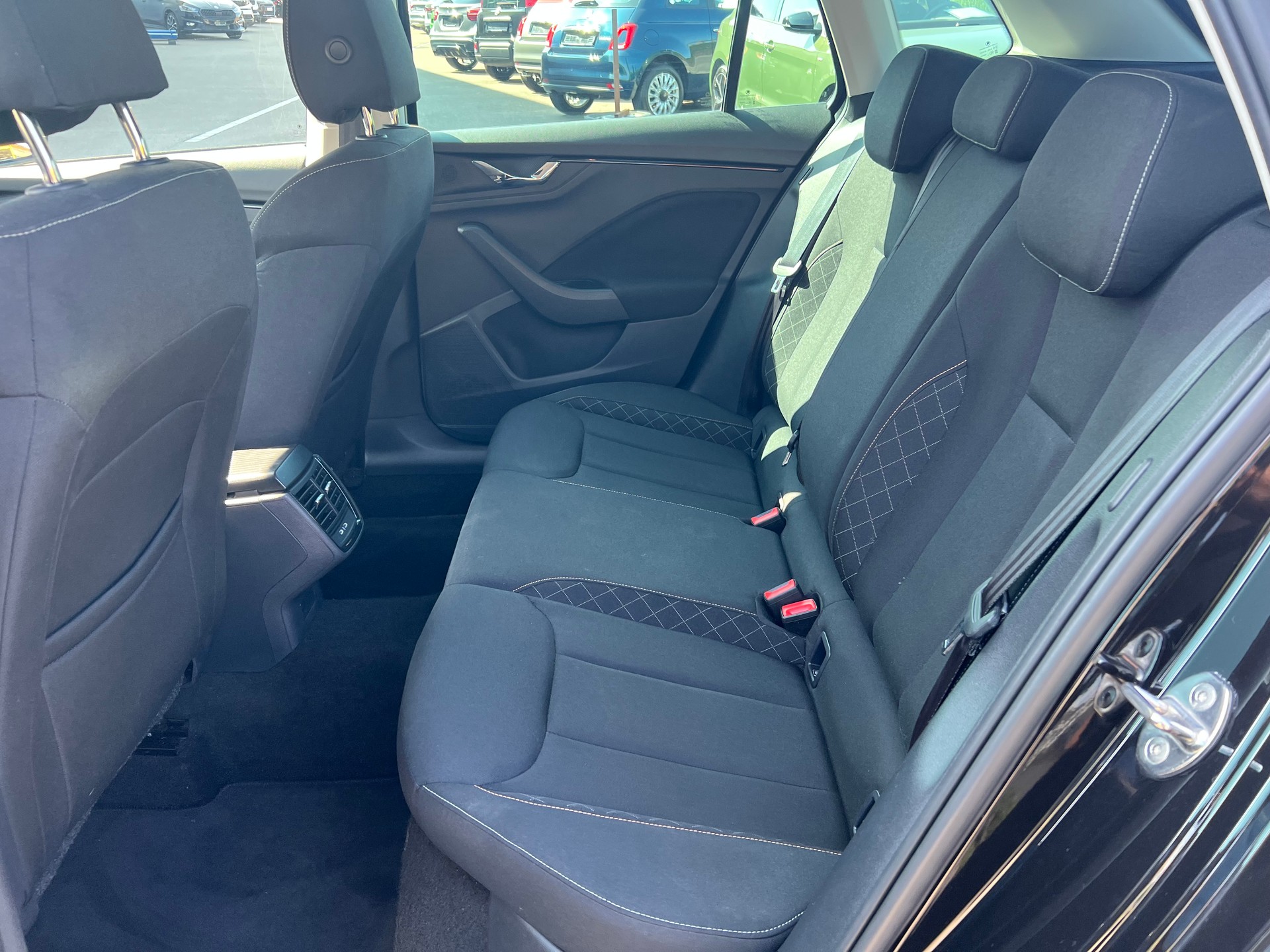 SKODA Kamiq 1.0 TSI Ambition DSG-image-17
