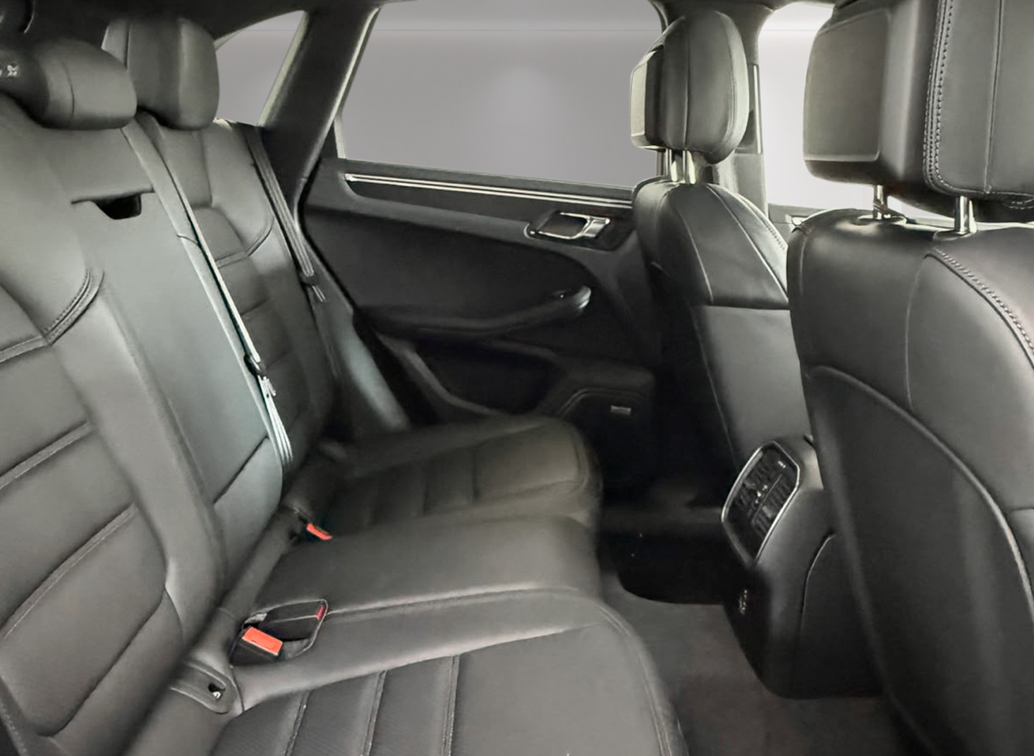 PORSCHE Macan GTS PDK inkl. Vollgarantie-image-18