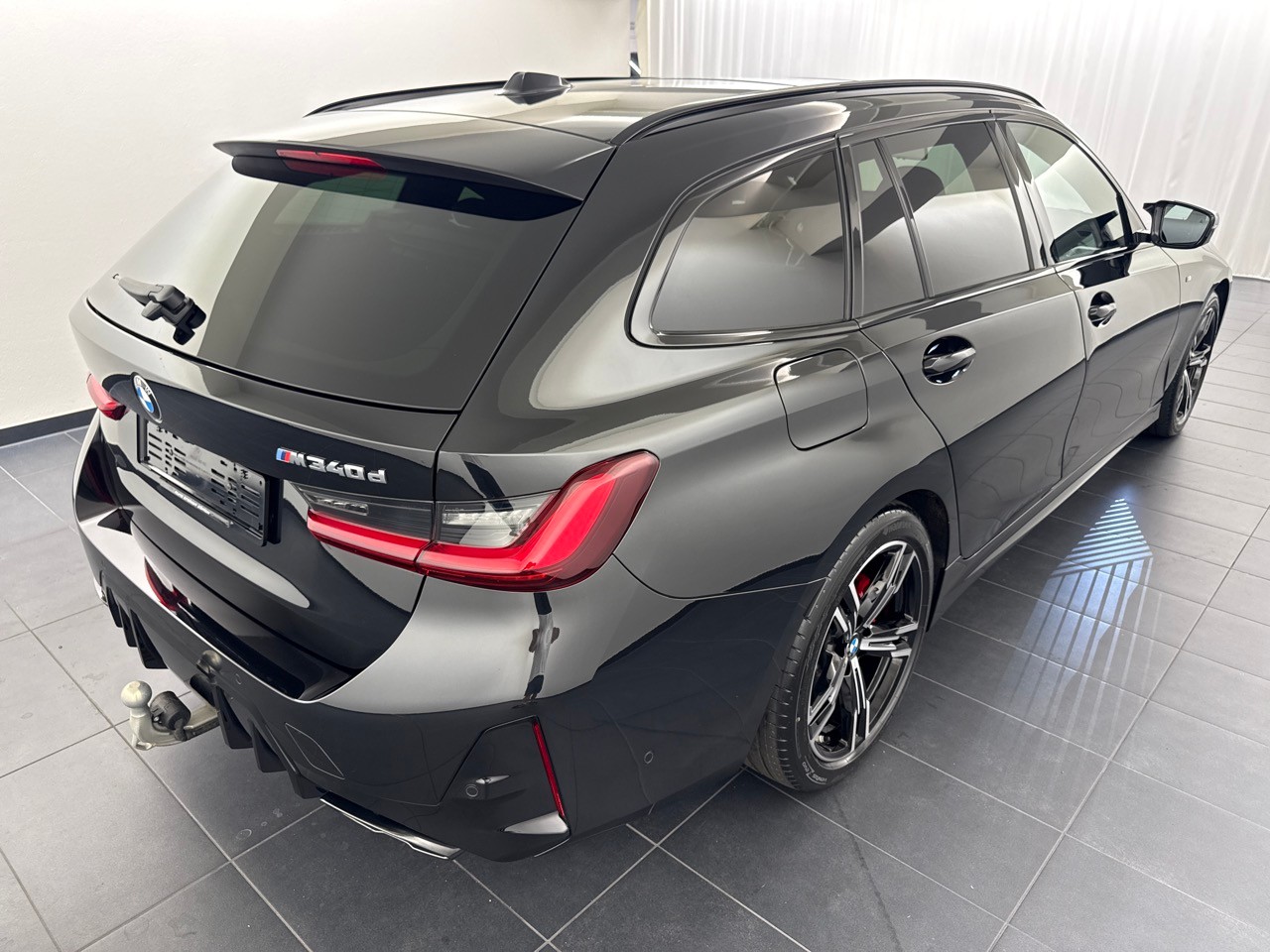 BMW M340d xDrive 48V Touring-showroom-element-2