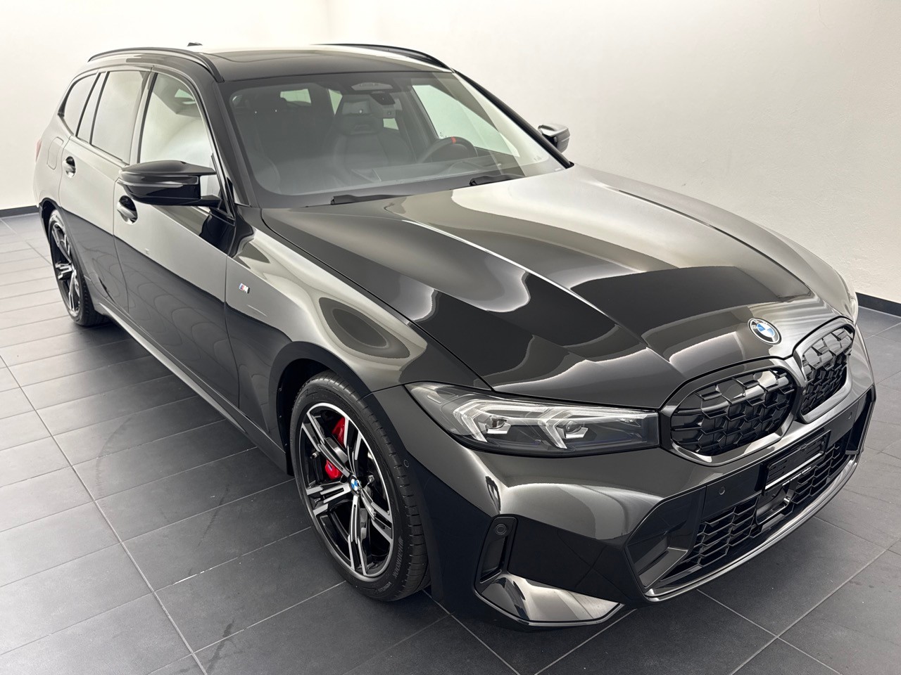 BMW M340d xDrive 48V Touring-showroom-element-3