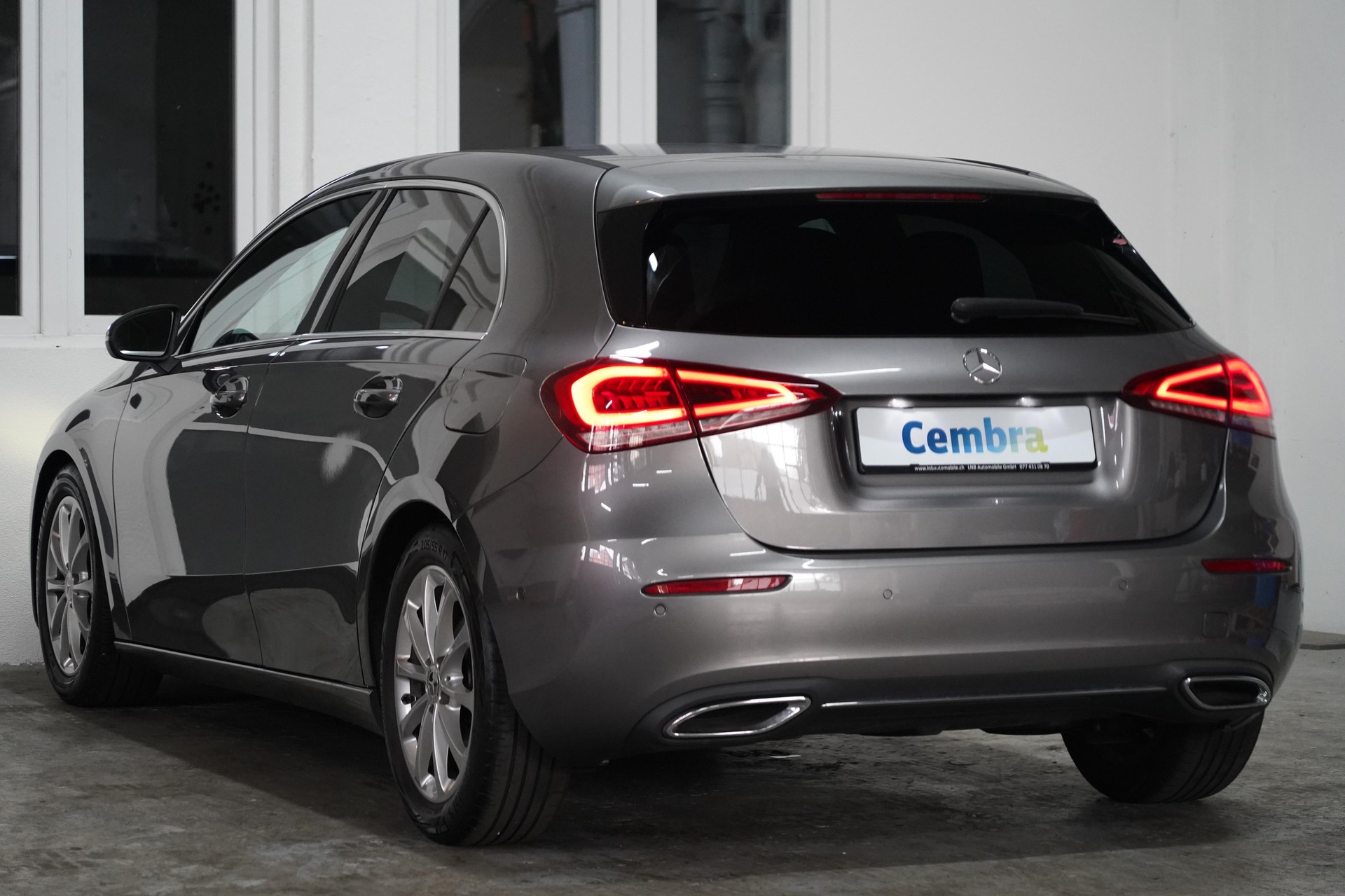 MERCEDES-BENZ A 180 d-showroom-element-3