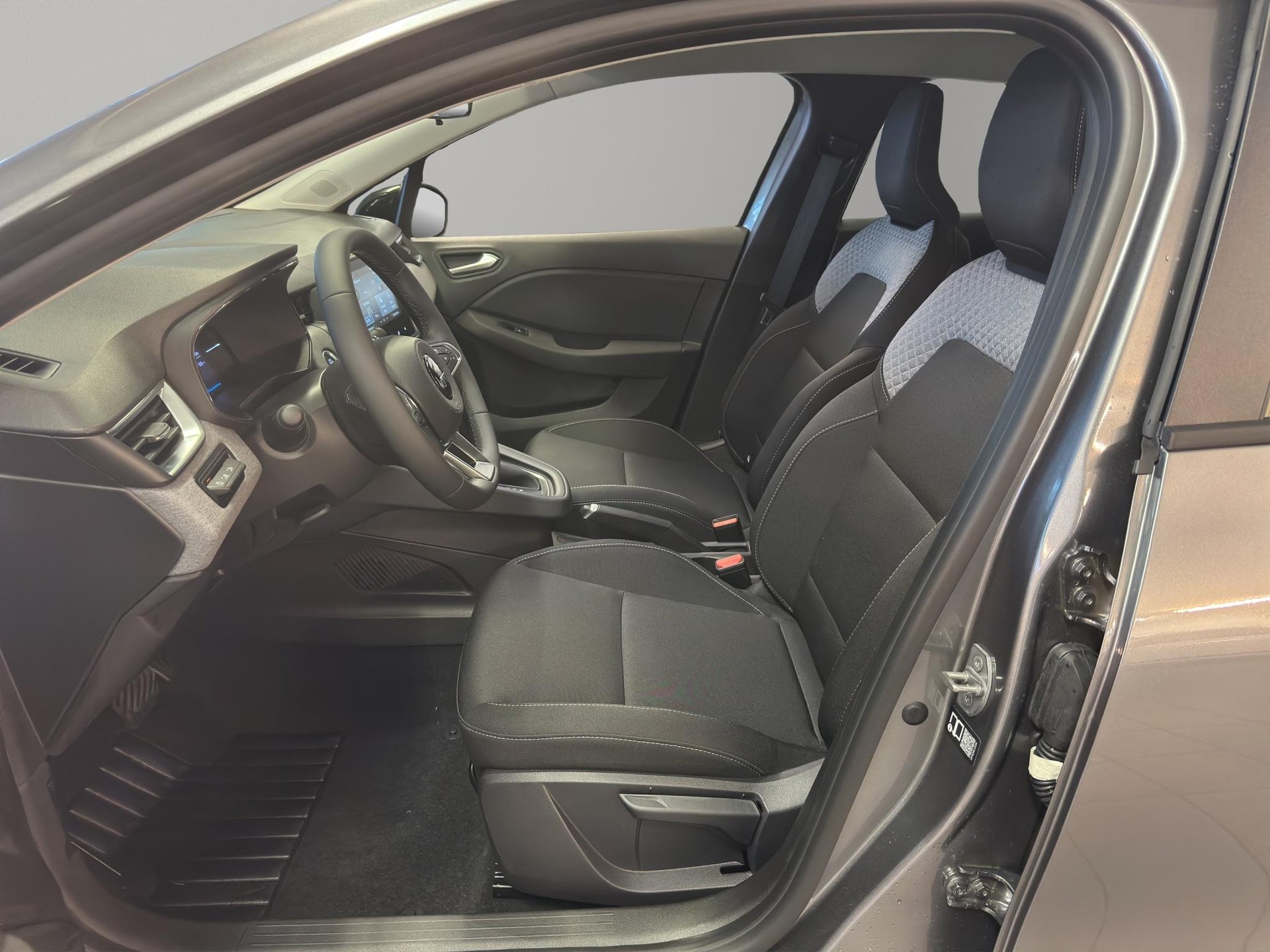 MITSUBISHI Colt 1.6 HEV Invite-showroom-element-1