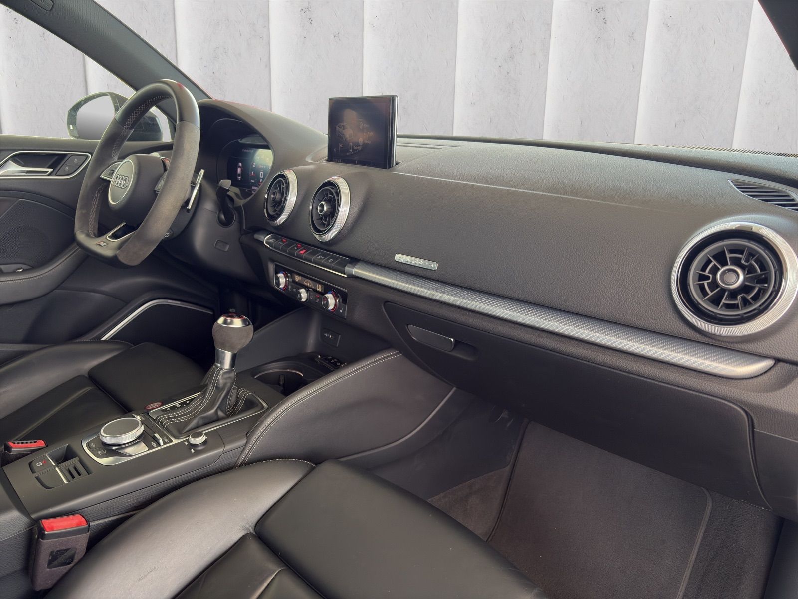 AUDI RS3 Limousine 2.5 TSI quattro S-tronic-image-9
