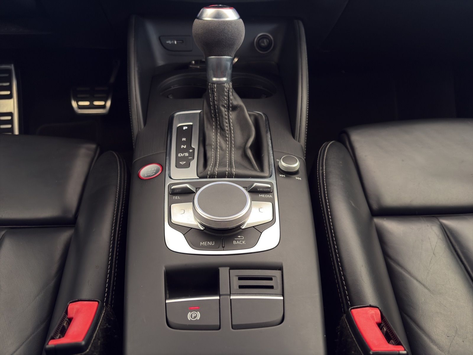 AUDI RS3 Limousine 2.5 TSI quattro S-tronic-image-13