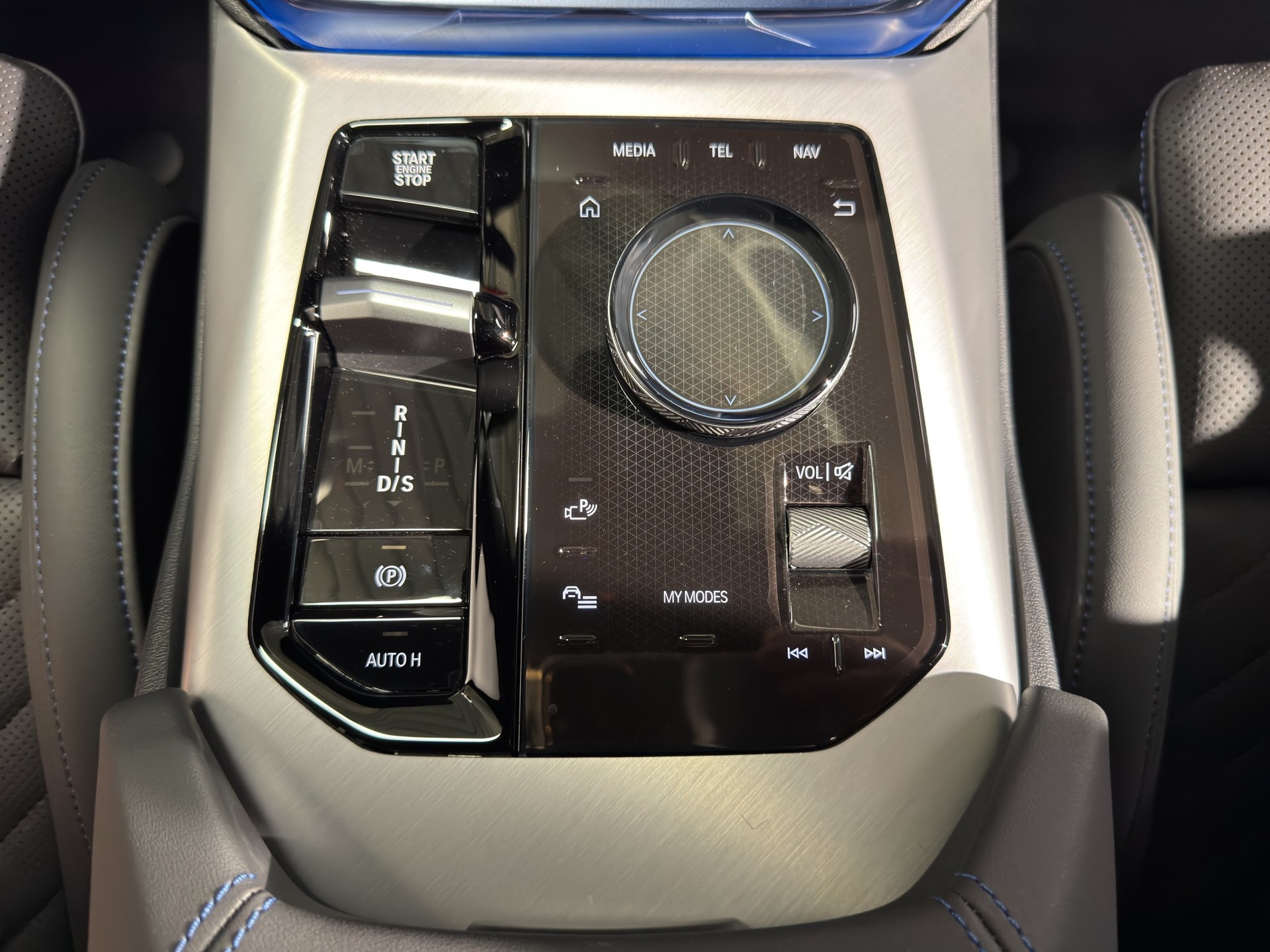 BMW X3 M50i-image-17