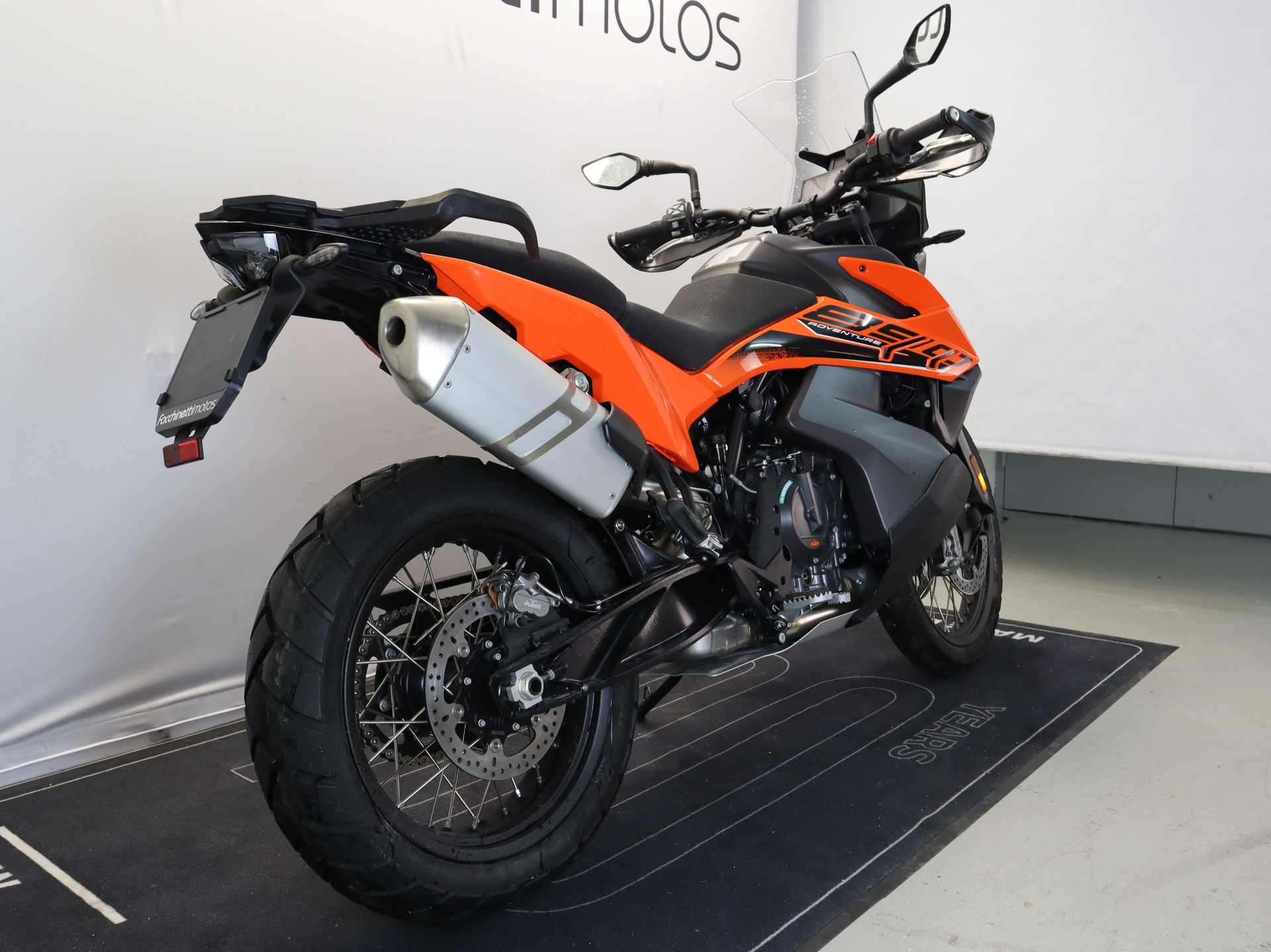 KTM 890 Adventure-showroom-element-3