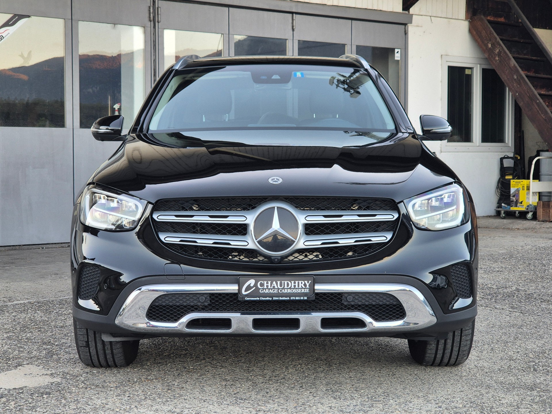 MERCEDES-BENZ GLC 300 e 4Matic 9G-Tronic-showroom-element-1