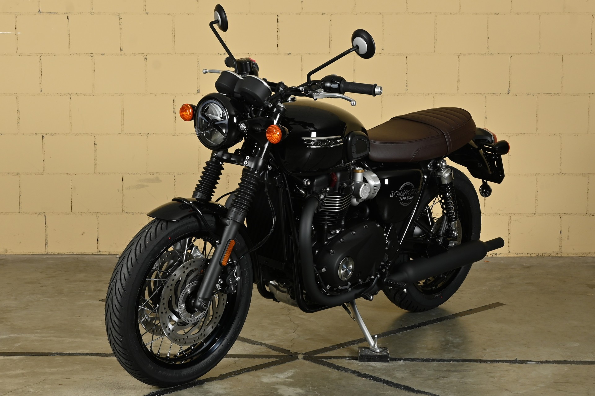TRIUMPH Bonneville T120 Black-image-8