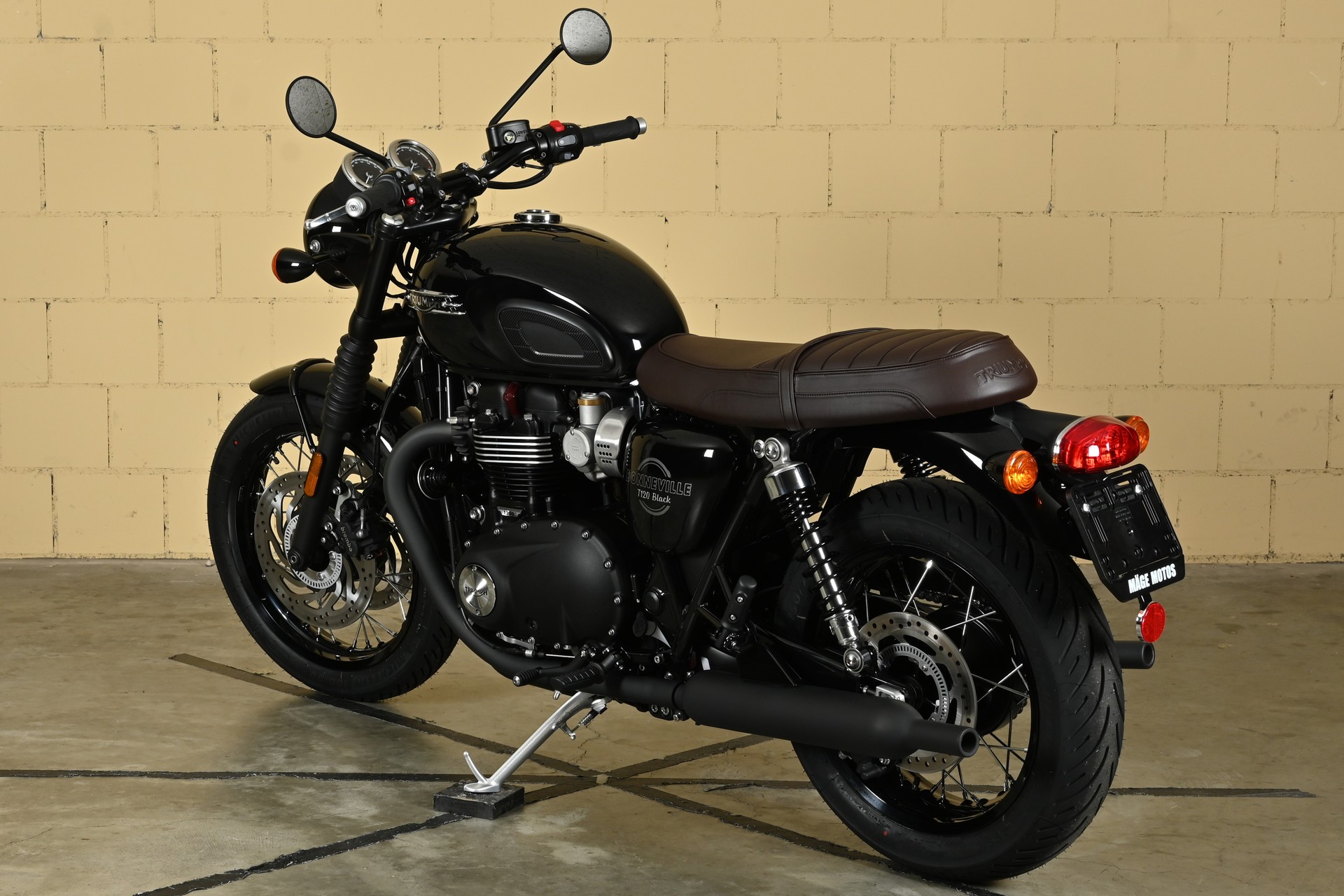 TRIUMPH Bonneville T120 Black-image-4