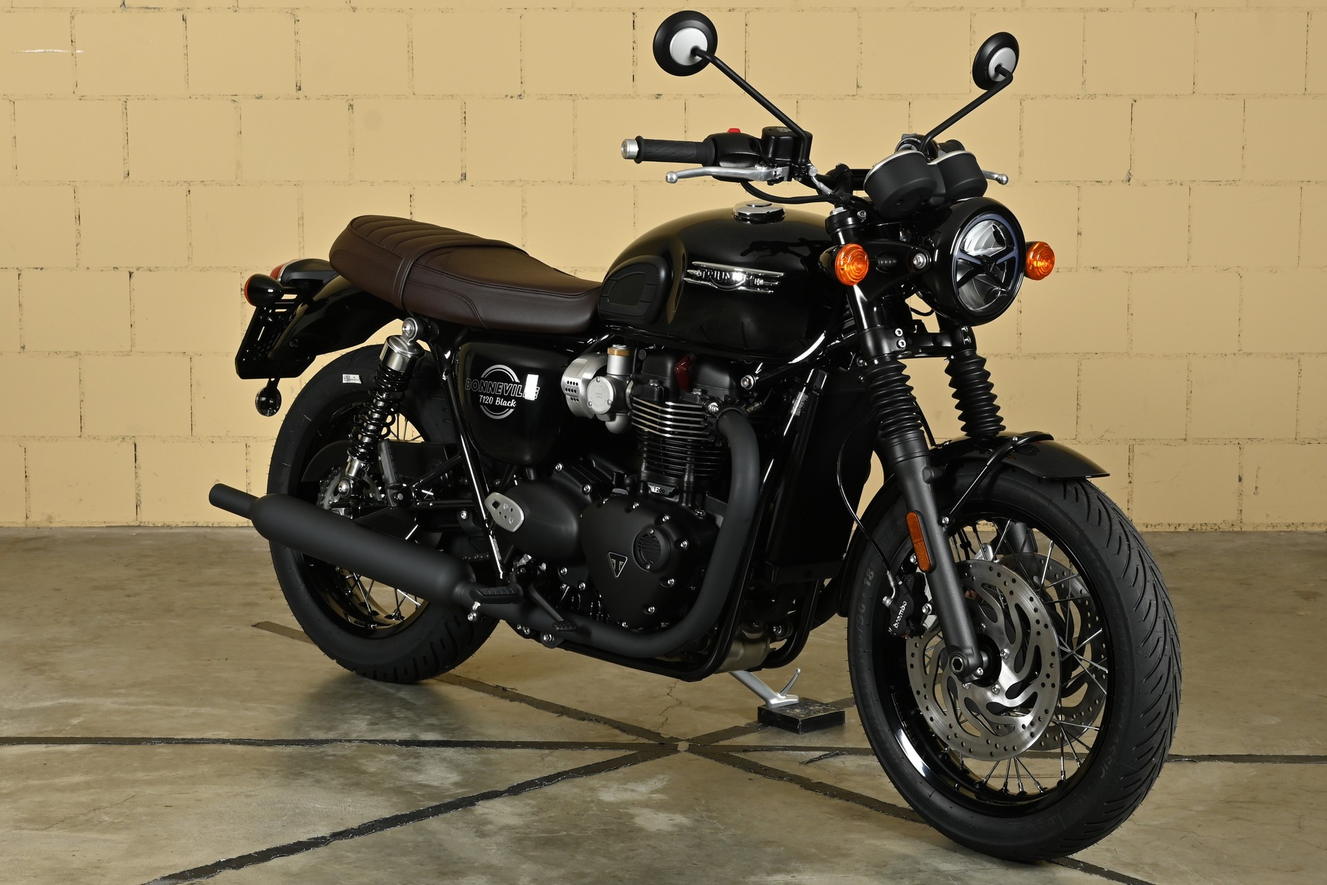 TRIUMPH Bonneville T120 Black-image-7
