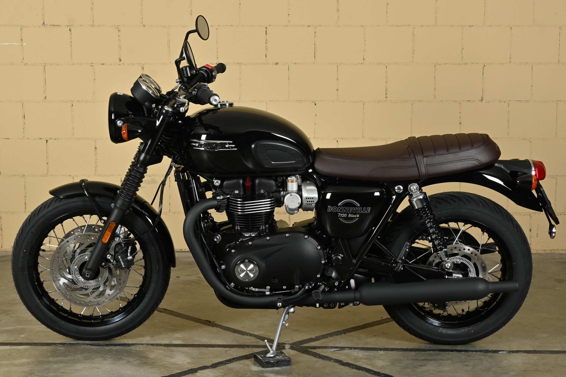 TRIUMPH Bonneville T120 Black-image-9