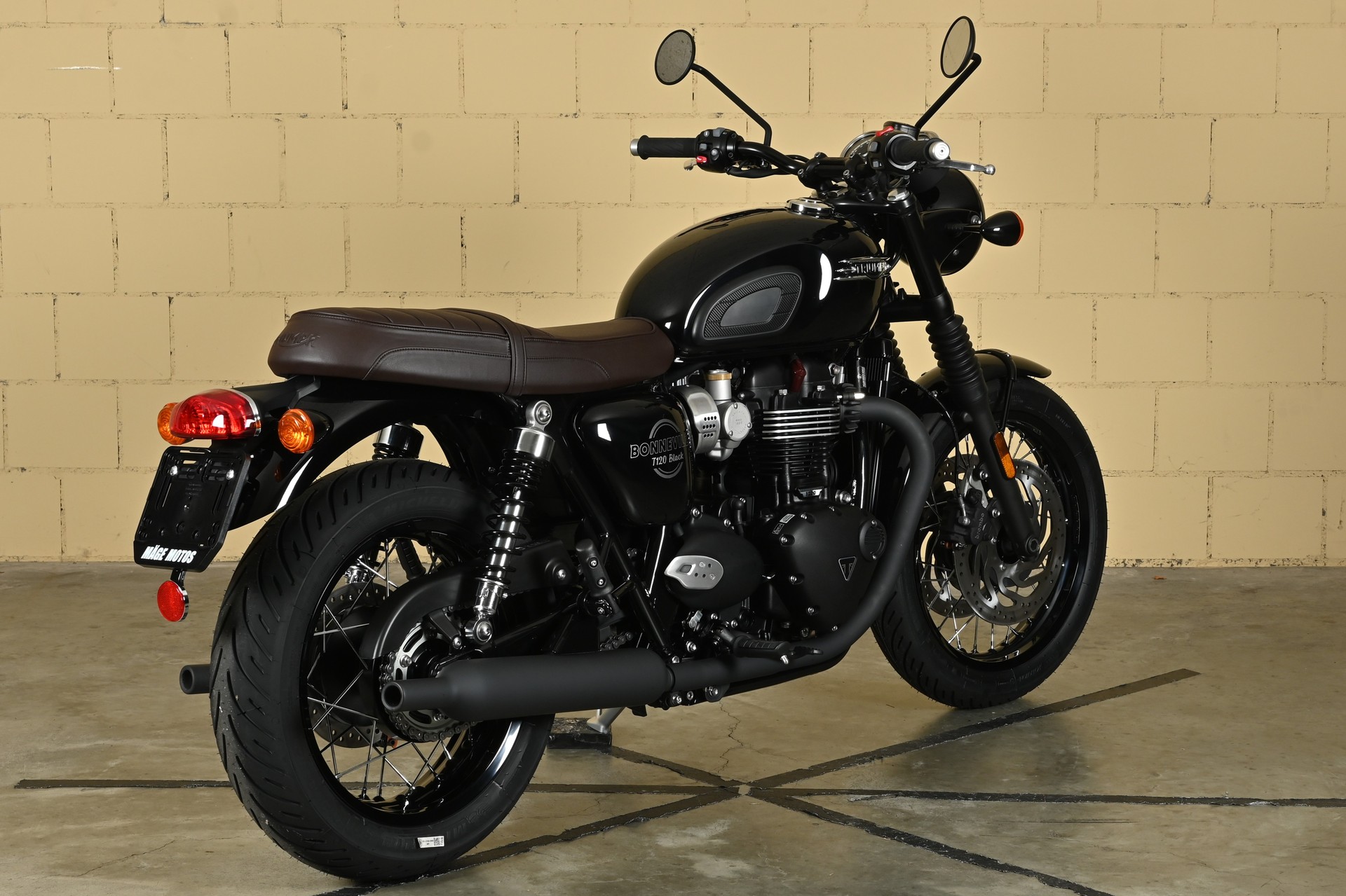 TRIUMPH Bonneville T120 Black-image-10