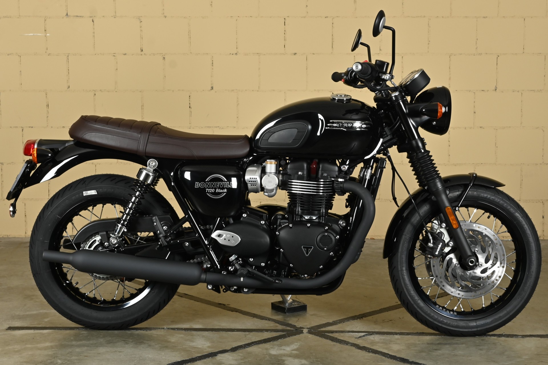 TRIUMPH Bonneville T120 Black-image-0