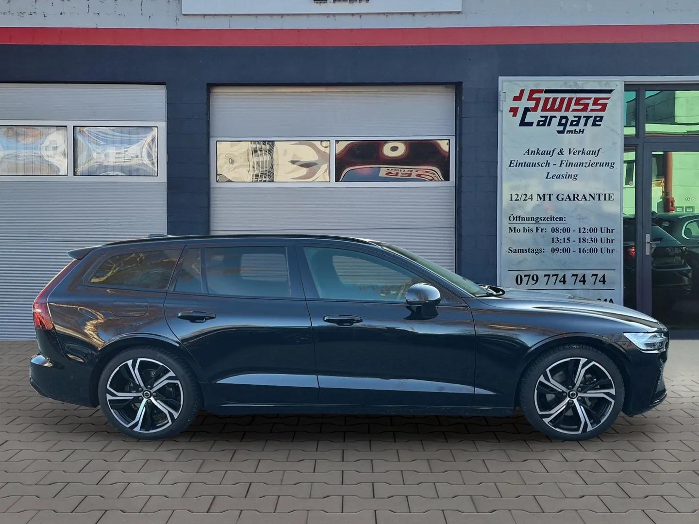 VOLVO V60 B4 Benzin Mild Hybrid Ultra Dark DCT mit AHK & Panoramadach & 5J Werksgarantie oder bis 200000km-image-8