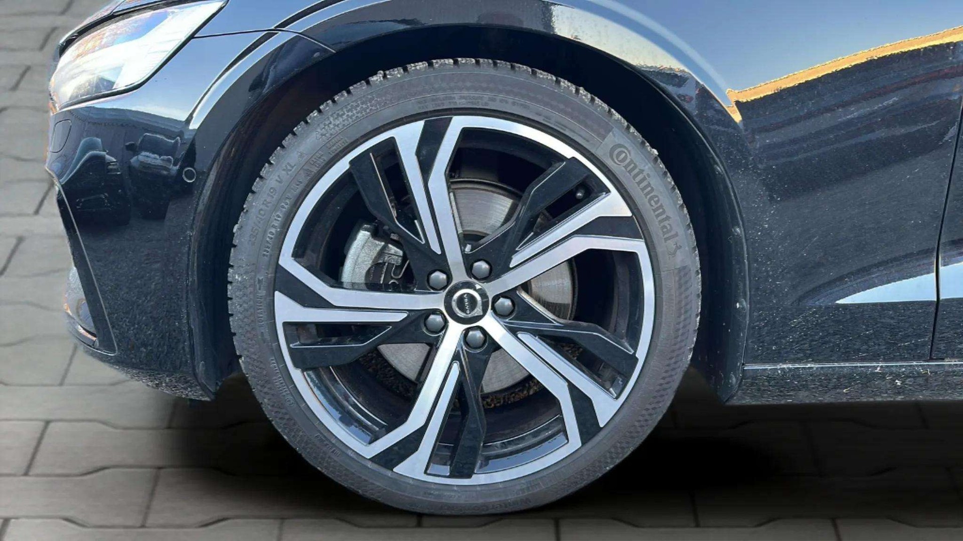 VOLVO V60 B4 Benzin Mild Hybrid Ultra Dark DCT mit AHK & Panoramadach & 5J Werksgarantie oder bis 200000km-image-27