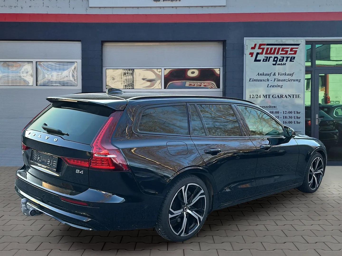 VOLVO V60 B4 Benzin Mild Hybrid Ultra Dark DCT mit AHK & Panoramadach & 5J Werksgarantie oder bis 200000km-image-7