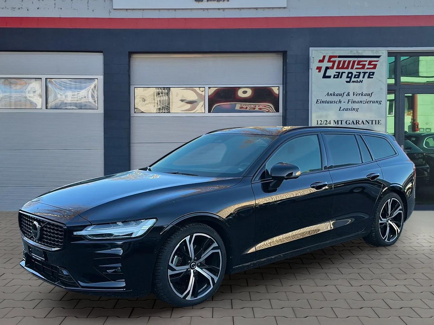 VOLVO V60 B4 Benzin Mild Hybrid Ultra Dark DCT mit AHK & Panoramadach & 5J Werksgarantie oder bis 200000km-showroom-element-3
