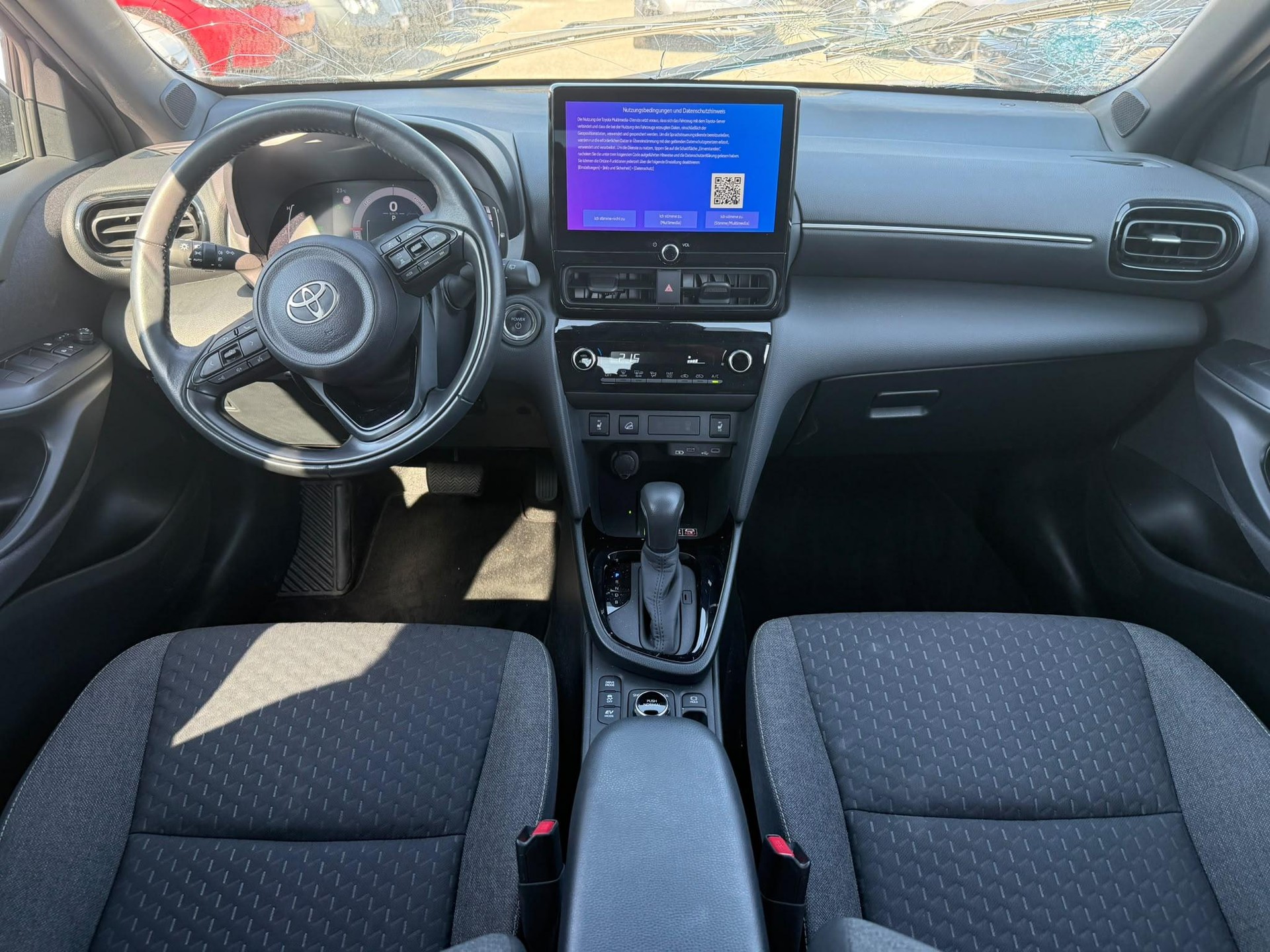 TOYOTA Yaris Cross 1.5 VVT-i HSD Trend AWD-i-image-9
