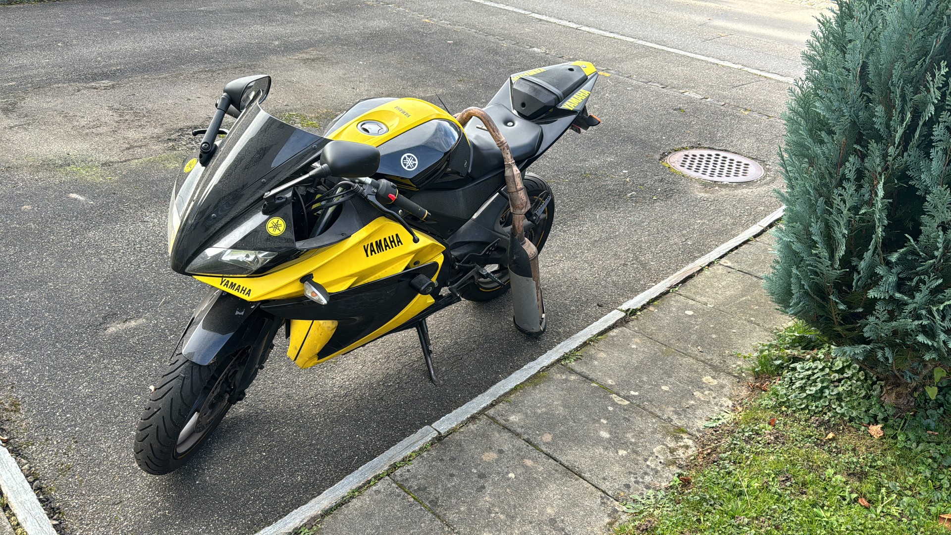 YAMAHA YZF-R 125-image-1