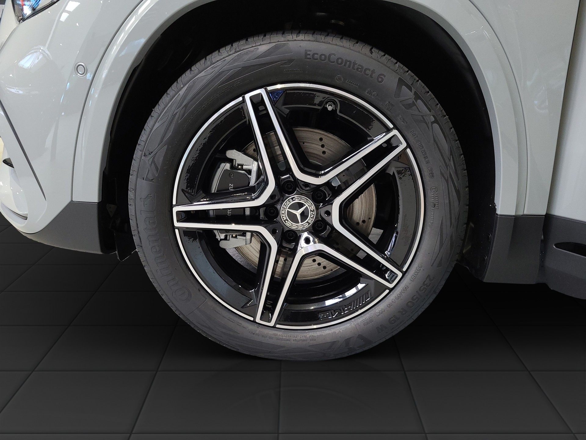 MERCEDES-BENZ GLA 250 4M AMG Swiss Star "Special Edition"-image-6