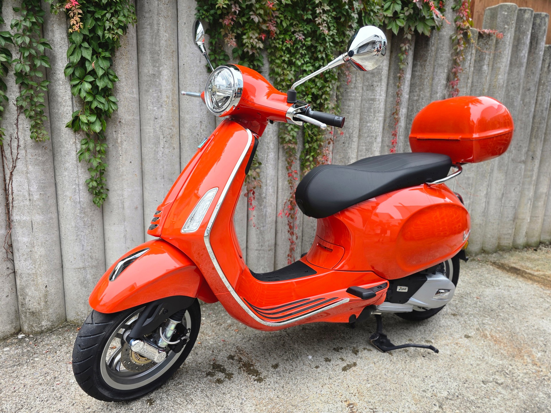 PIAGGIO Vespa 125 Primavera Red-image-0